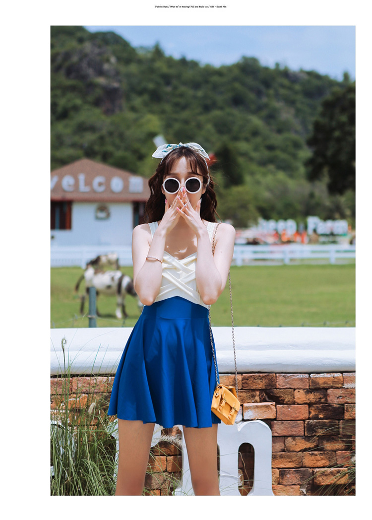 ***พรีออเดอร์***บิกินี่ชุดว่ายน้ำวันพีซ one-piece สีส้มตัดต่อกระโปรงสีดำ เล่นดีเทลแต่งลายสานกันช่วงอก กระโปรงกางเกงด้านใน สดใสน่ารักรับลมทะเล สวยเหมือนแบบค่ะ