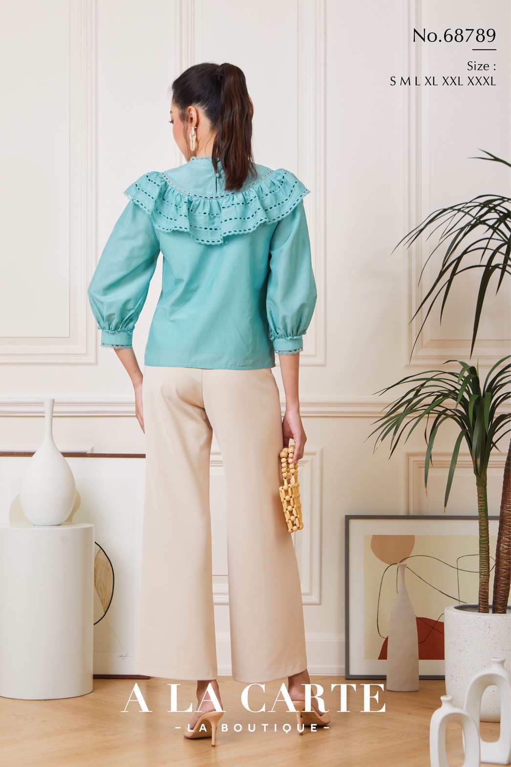 68789 เสื้อ A LA CARTE ผ้าคอตตอนกึ่งซิลด์แขน 3 ส่วน เนื้อสวยใส่สบาย ตัดต่อวีช่วงอกแทรกด้วยทริมลูกไม้ ระบายเป็นวอลลุ่ม ขอบแขนแทรกทริมลูกไม้ สีครีม XL-2XL สีเขียว S , XL,2XL