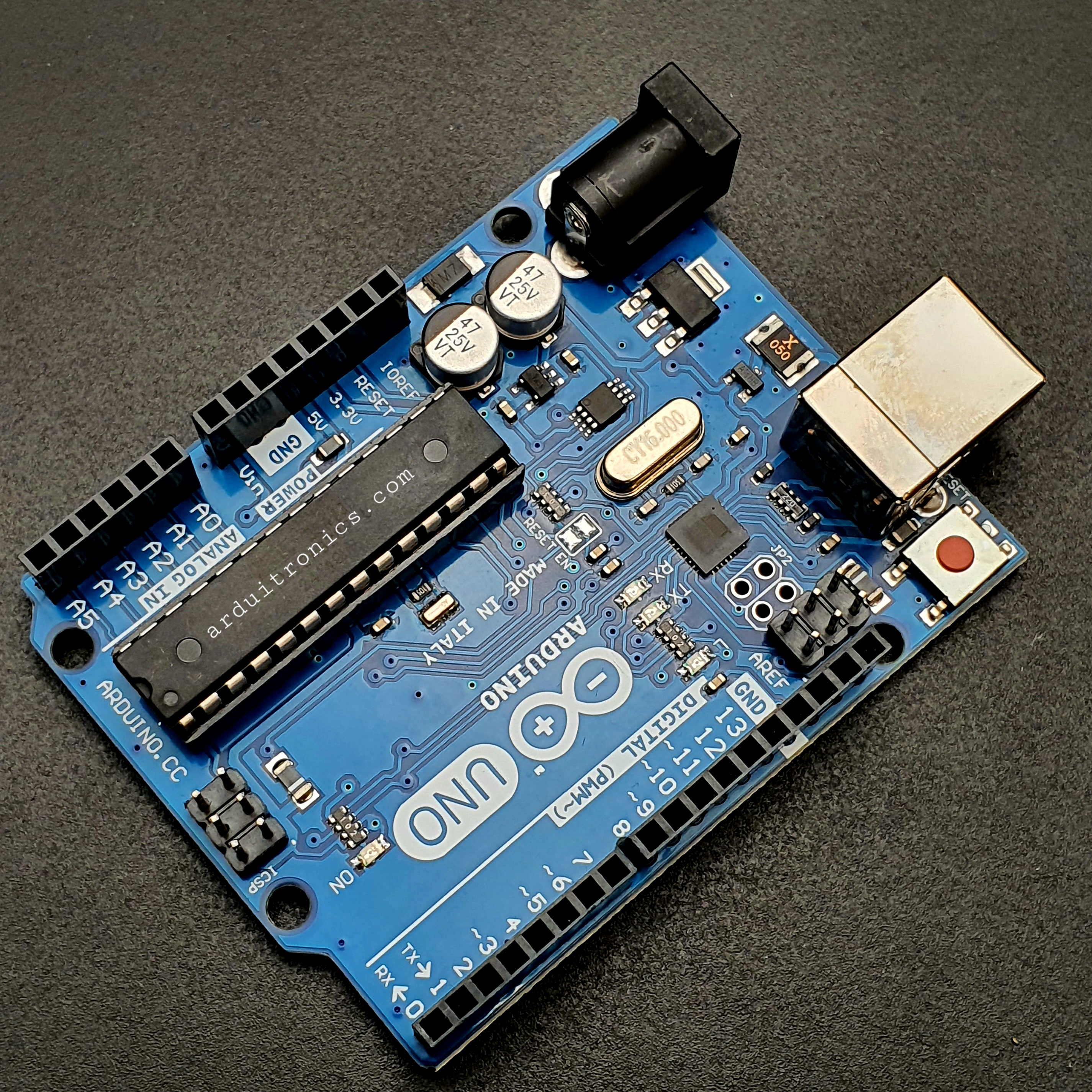 Arduino UNO R3 + Free USB Cable