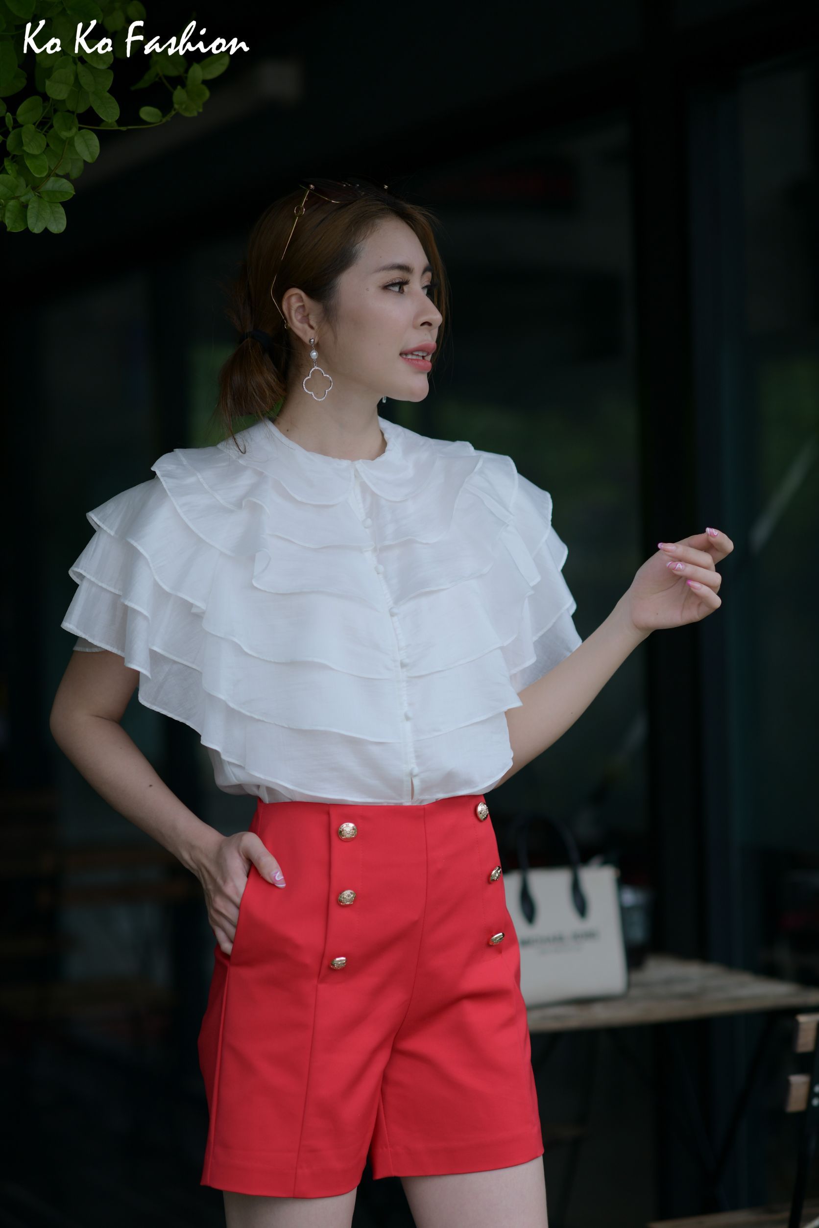 22025 เสื้อ KOKO FASHION ผ้าซิลด์มีระบายเป็นชั้นๆ กระดุมผ่าหน้า ผ้าเนื้อดี ใส่สบาย ใส่ออกงานคู่กับซิ่น ใส่ทำงานคู่กับกางเกง กระโปรง ใส่ได้ทุกโอกาส ค่ะ สีน้ำเงิน S,M