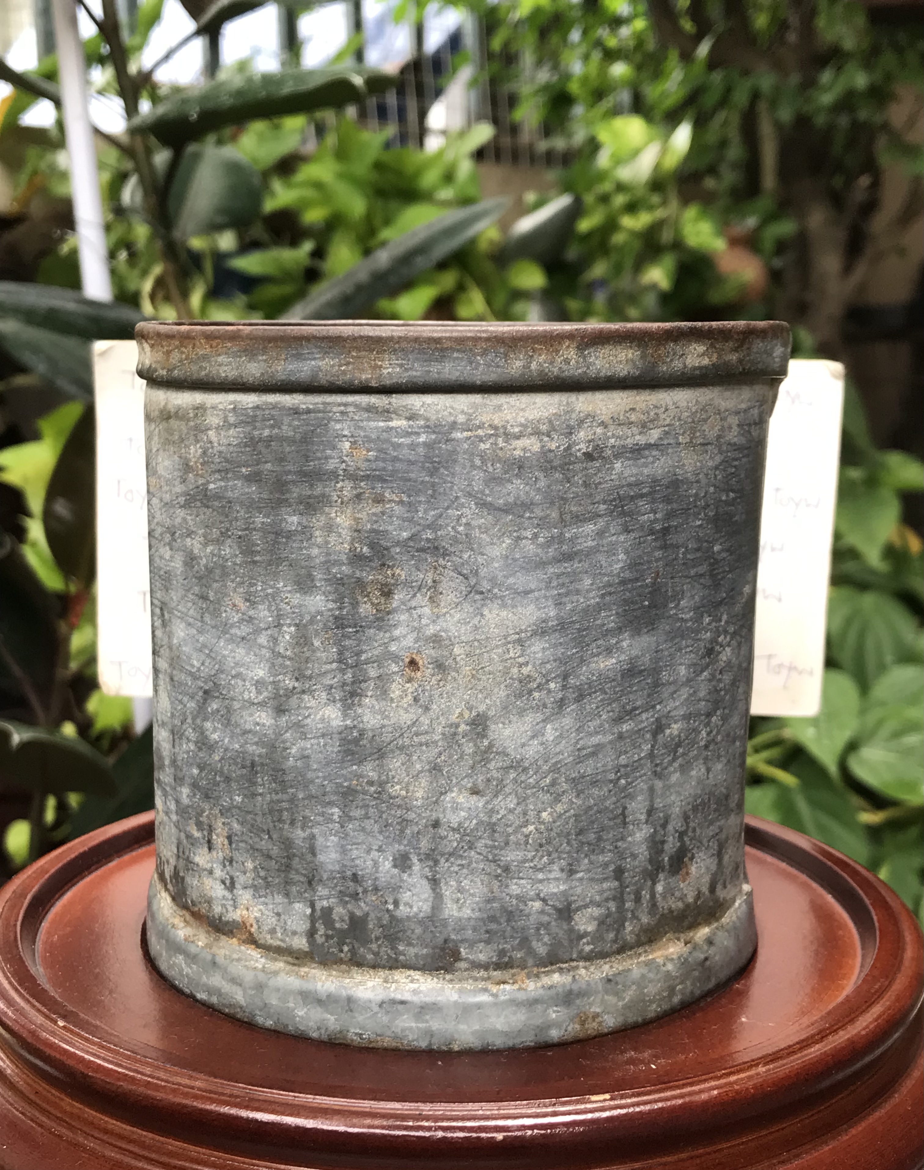 เริ่มต้น 690 บาท ของเก่าแท้ๆ ลิตรตวงข้าวสังกะสี ลิตรตวงข้าวโบราณ ขนาด 0.5 ลิตรและขนาด 1 ลิตร ตอกครุฑและเลขกำกับไม่ผุไม่รั่ว สำหรับนักสะสมแนววินเทจ แต่งบ้าน แต่งร้านกาแฟ แต่งร้านอาหาร แต่งร้านตัดผม หรืออื่นๆ