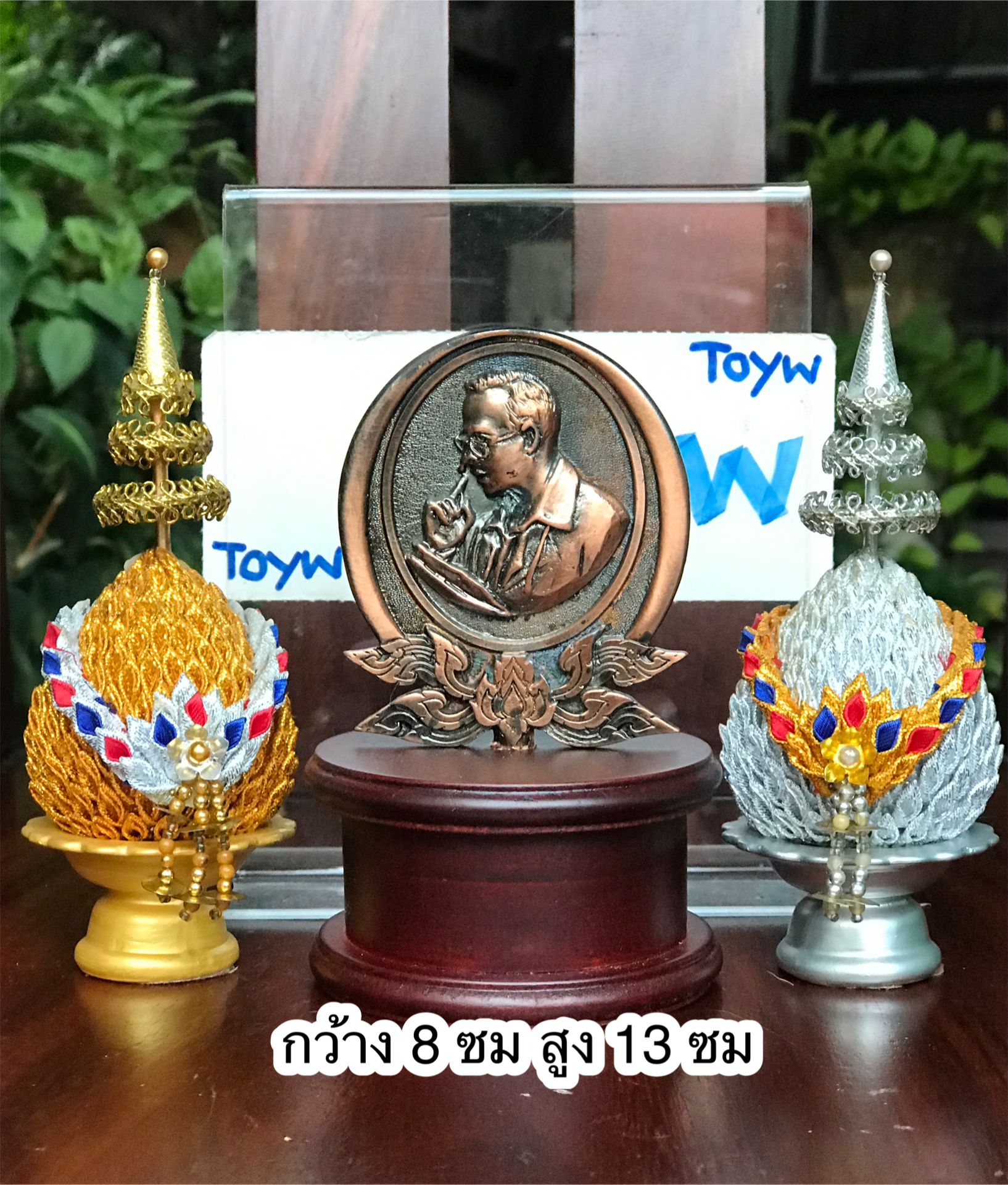 ชิ้นละ 390 บาท งานเก่า ของที่ระลึก 5 ธันวามหาราช ในหลวง รัขกาลที่ 9/ไม่รวมพานพุ่ม