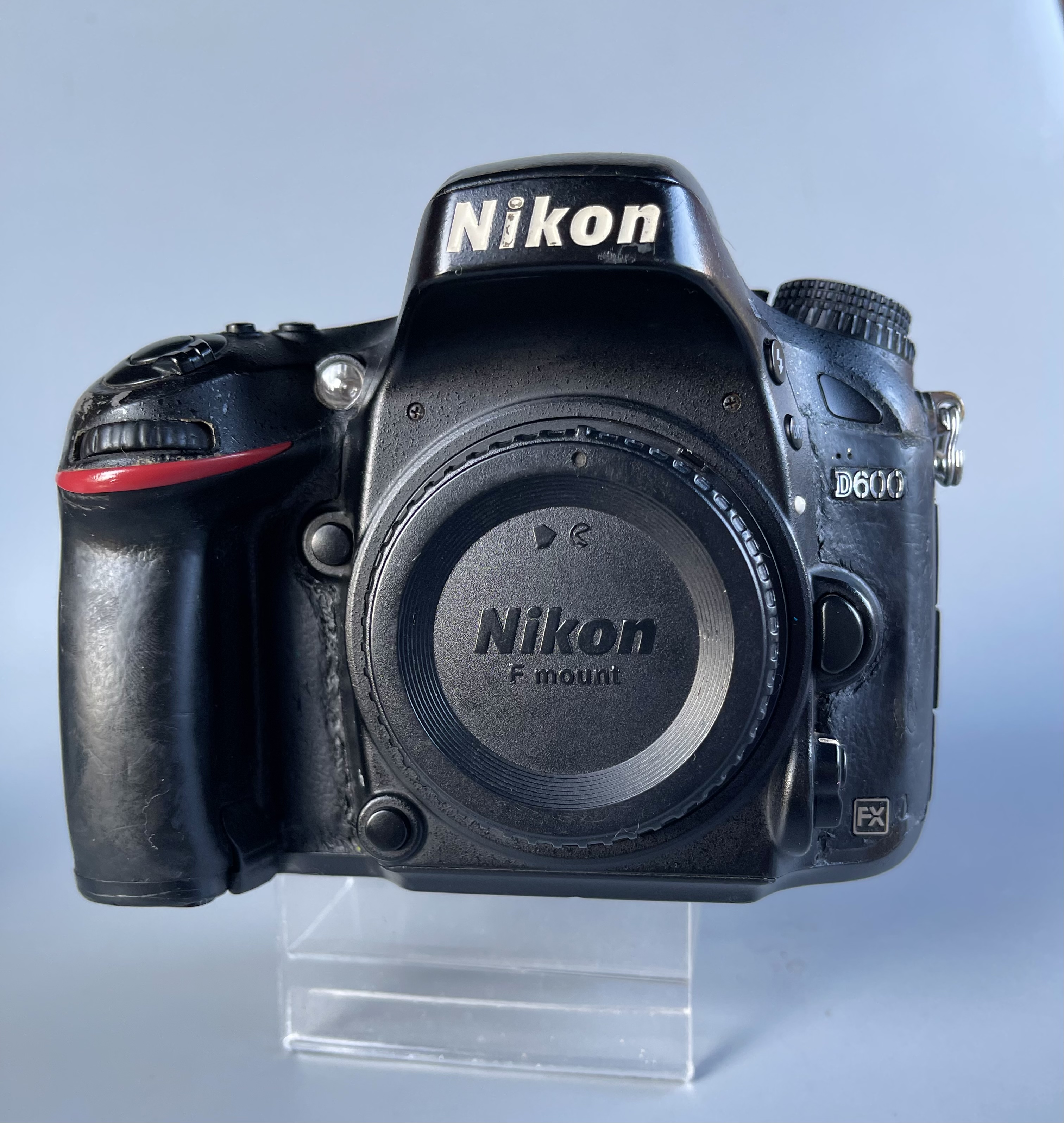 ขาย(Body)กล้อง Nikon D600 (ฟลูเฟรม)+Grip+ ซิลิโคนเคส เมนูไทยสภาพพร้อมใช้งาน