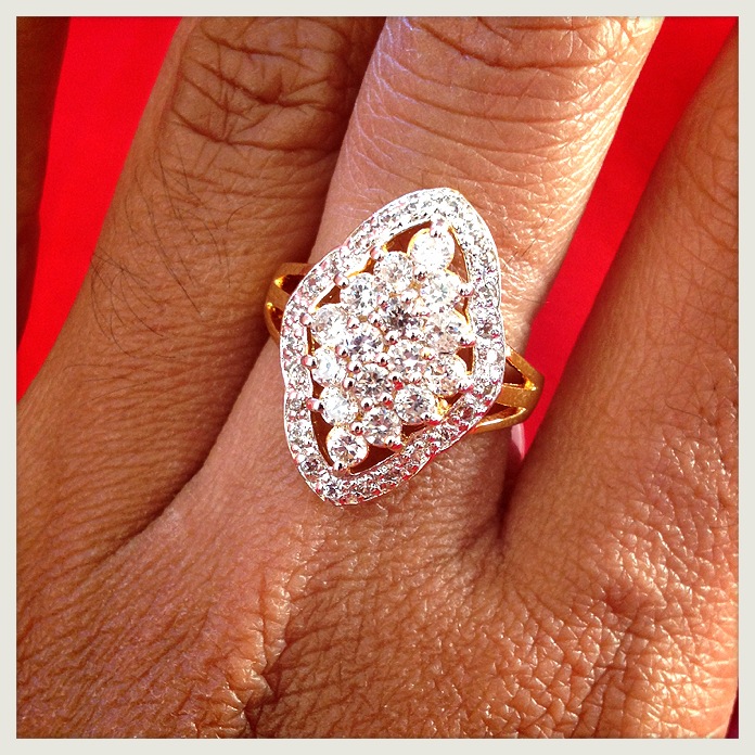 แหวนเพชรสวิส cz ครึ่งนิ้วสวย ทรงข้าวหลามตัด ดีไซน์เก๋ 24 kgb size60