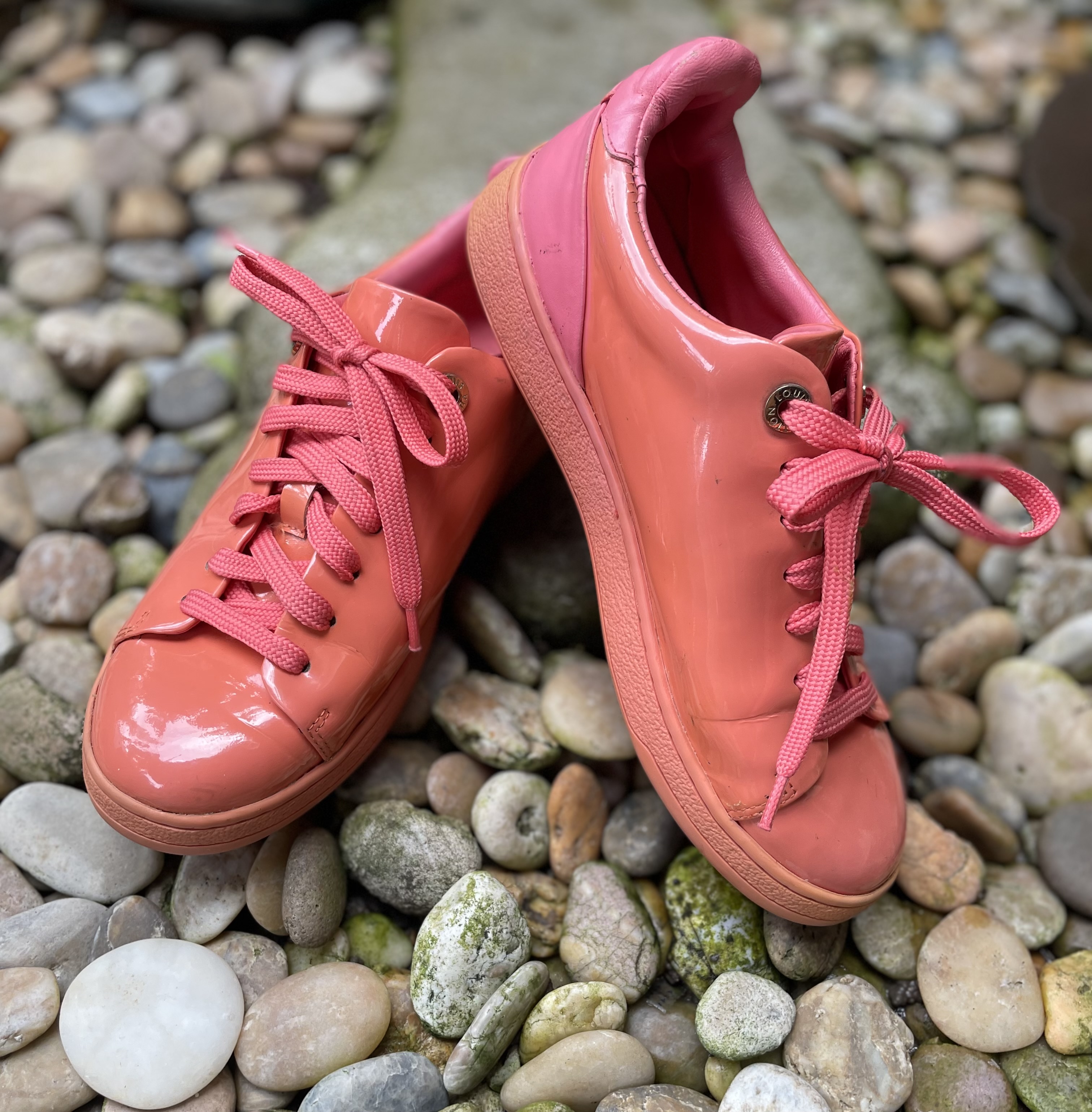 ส่งต่อ รองเทัา LV - Patent Calfskin Frontrow Sneakers 38 Rose / Size 37- 38/ ตำหนิชื่อแบรนด์ด้านข้างหลุด
