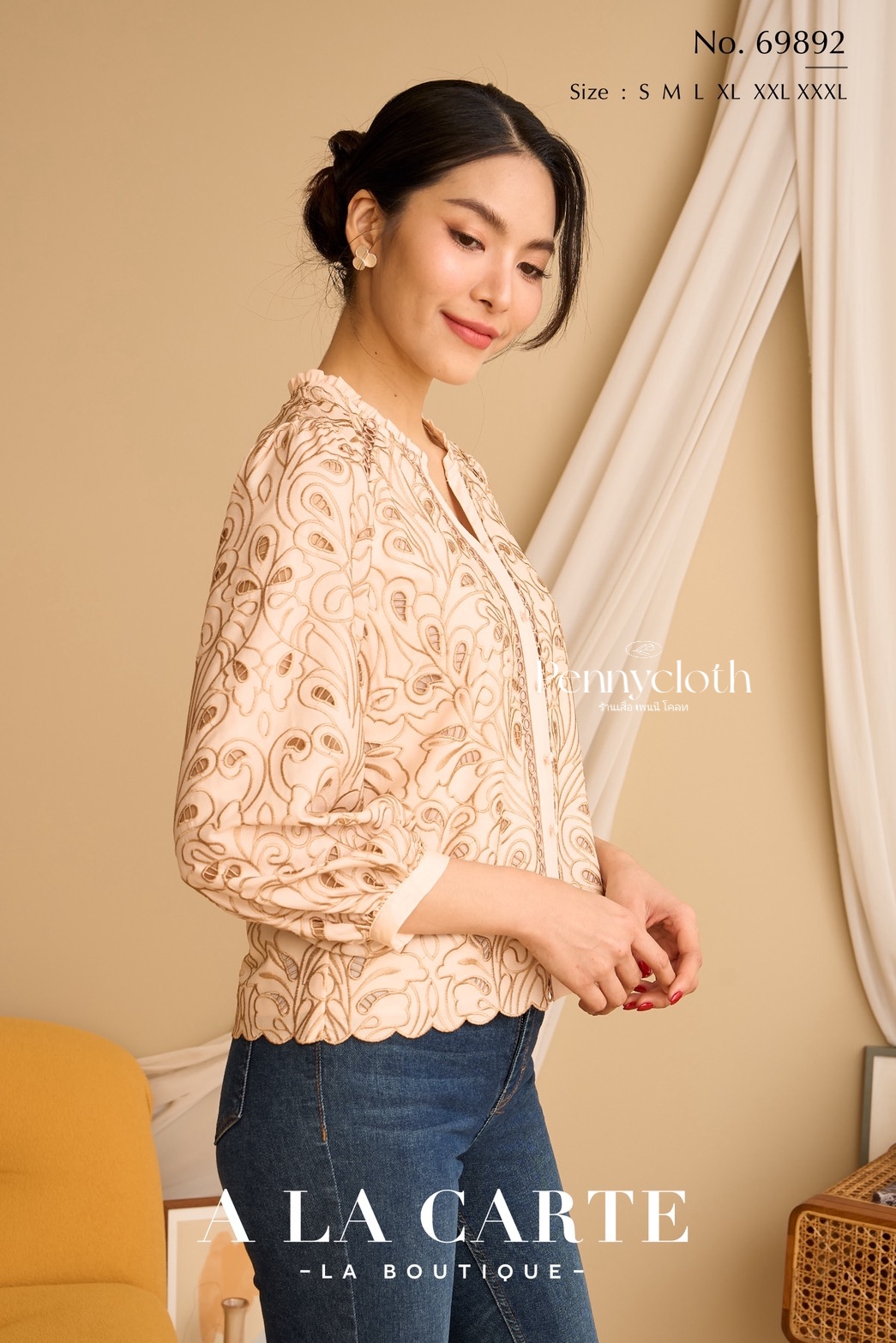 A La Carte เสื้อรุ่นใหม่ รหัส 69892 ลูกไม้จอร์เจีย งานปัก คอวี ซิปหลัง by PENNY CLOTH