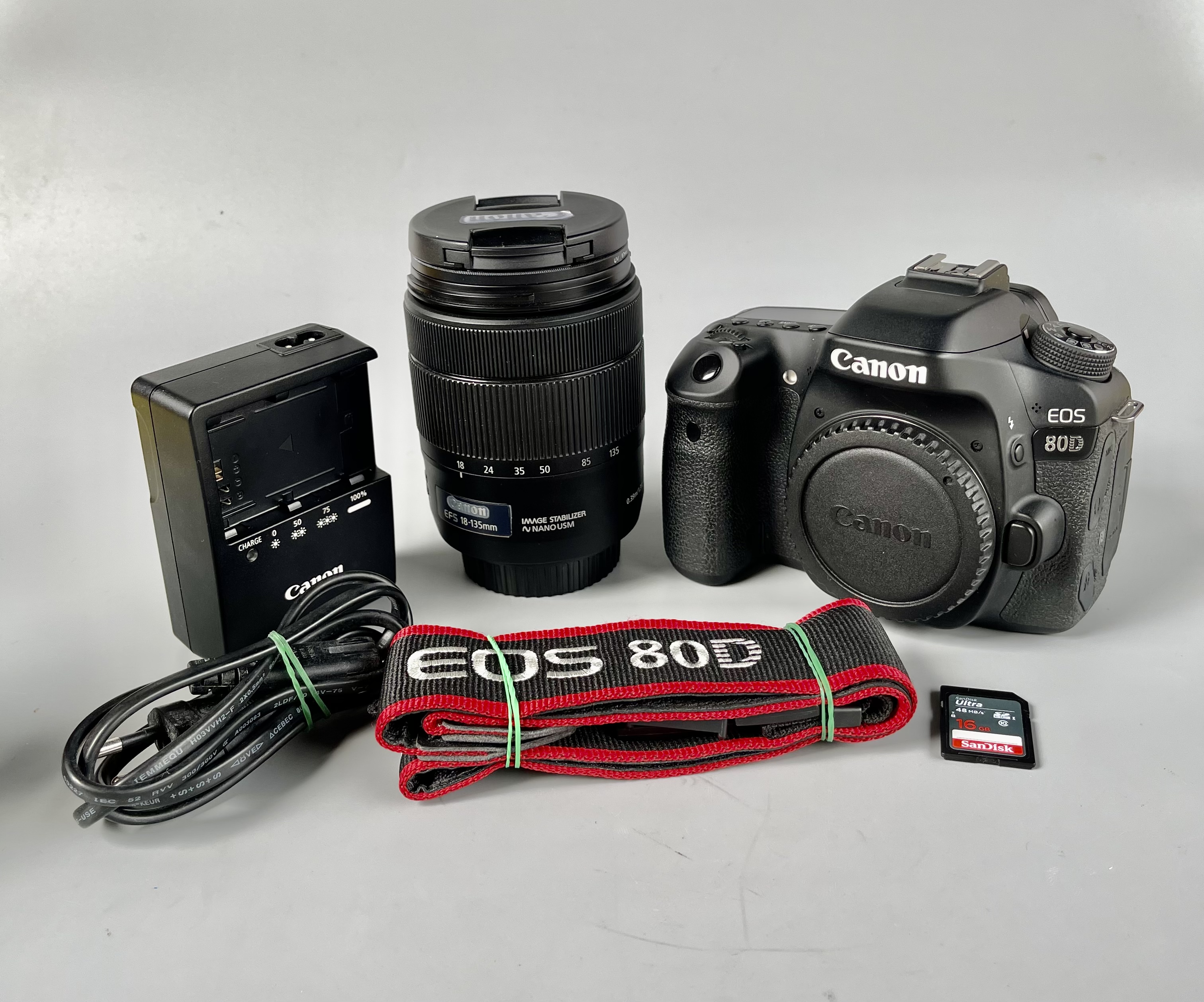 ขายกล้อง Canon 80d สุดยอด กล้องพร้อมเลนส์ 18-135 nano(kit)ใช้งานน้อยมากซัตเตอร์ 3034ครบชุดพร้อมใช้งาน