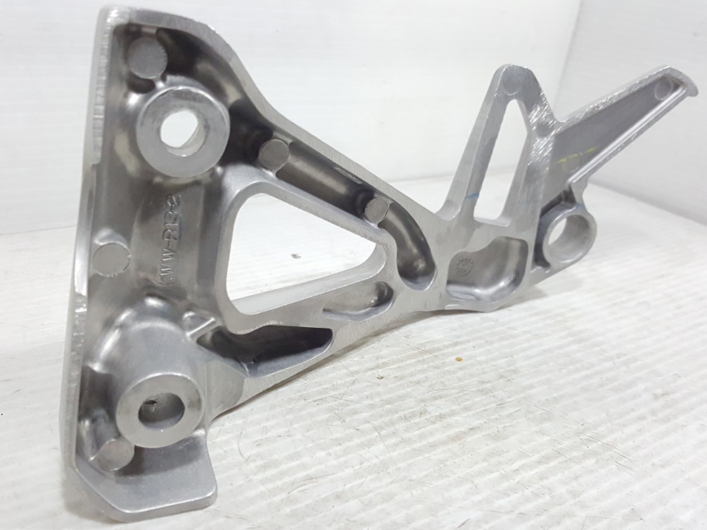 (wave 110 i) ชุดขายึดพักเท้าหลัง Honda Wave 110 i แท้