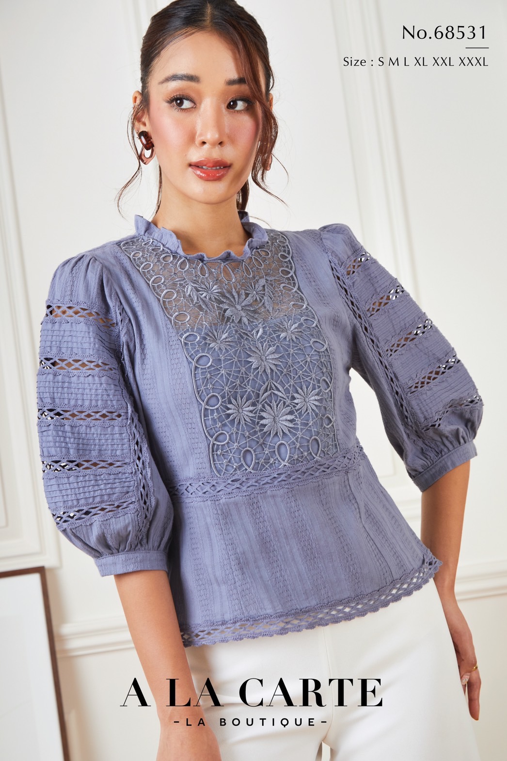 68531 เสื้อ A La Carte ผ้าคอตตอนแขน 3 ส่วน ผ้านุ่มใส่สบาย ตัดต่อลูกไม้ที่ลำตัว ทอปักลงบนผ้าลูกไม้ มีตัดต่อช่วงเอว มีซิปข้าง ทรงแขนพองต่อทริม สีแดง XL-2XL สีเหลือง XL,2XL สีขาว 3XL สีฟ้าอมเทา XL,2XL