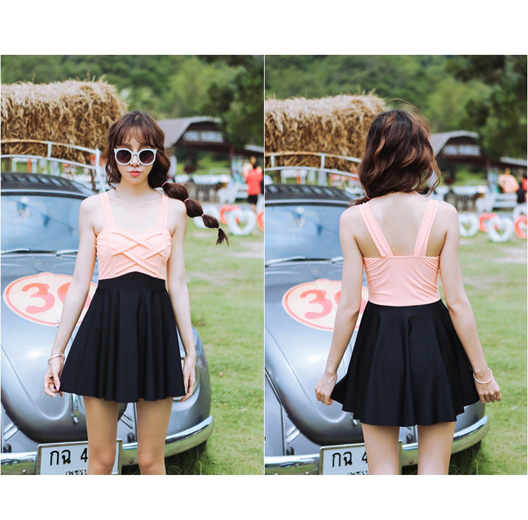 ***พรีออเดอร์***บิกินี่ชุดว่ายน้ำวันพีซ one-piece สีส้มตัดต่อกระโปรงสีดำ เล่นดีเทลแต่งลายสานกันช่วงอก กระโปรงกางเกงด้านใน สดใสน่ารักรับลมทะเล สวยเหมือนแบบค่ะ