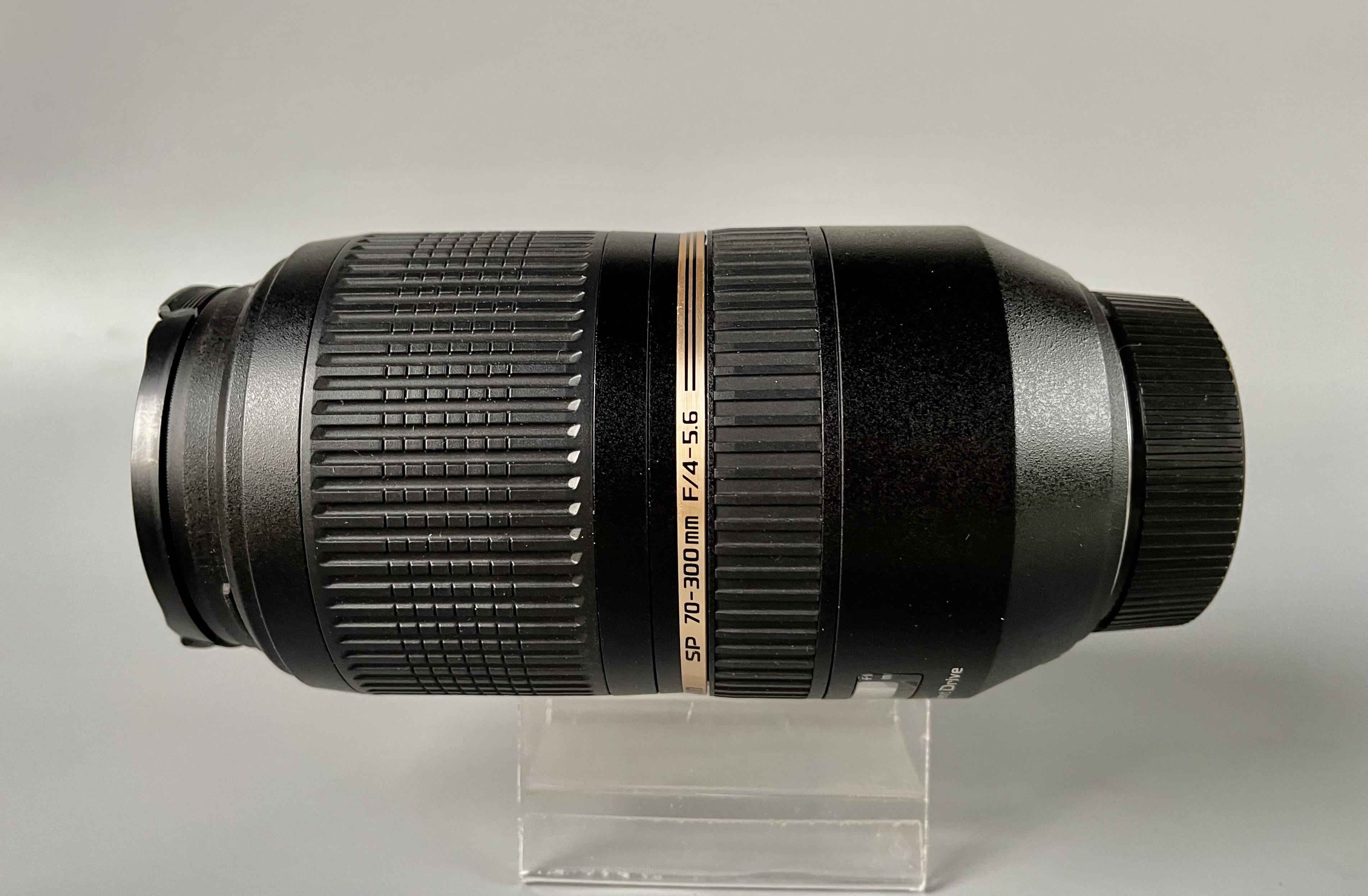 Tamron 70-300mm f4-5.6 Di VC USD for Canon ชิ้นเลนส์ใส ไม่มีฝ่า ไม่มีรา ไม่มีฝุ่นอุปกรณ์ครบกล่อง