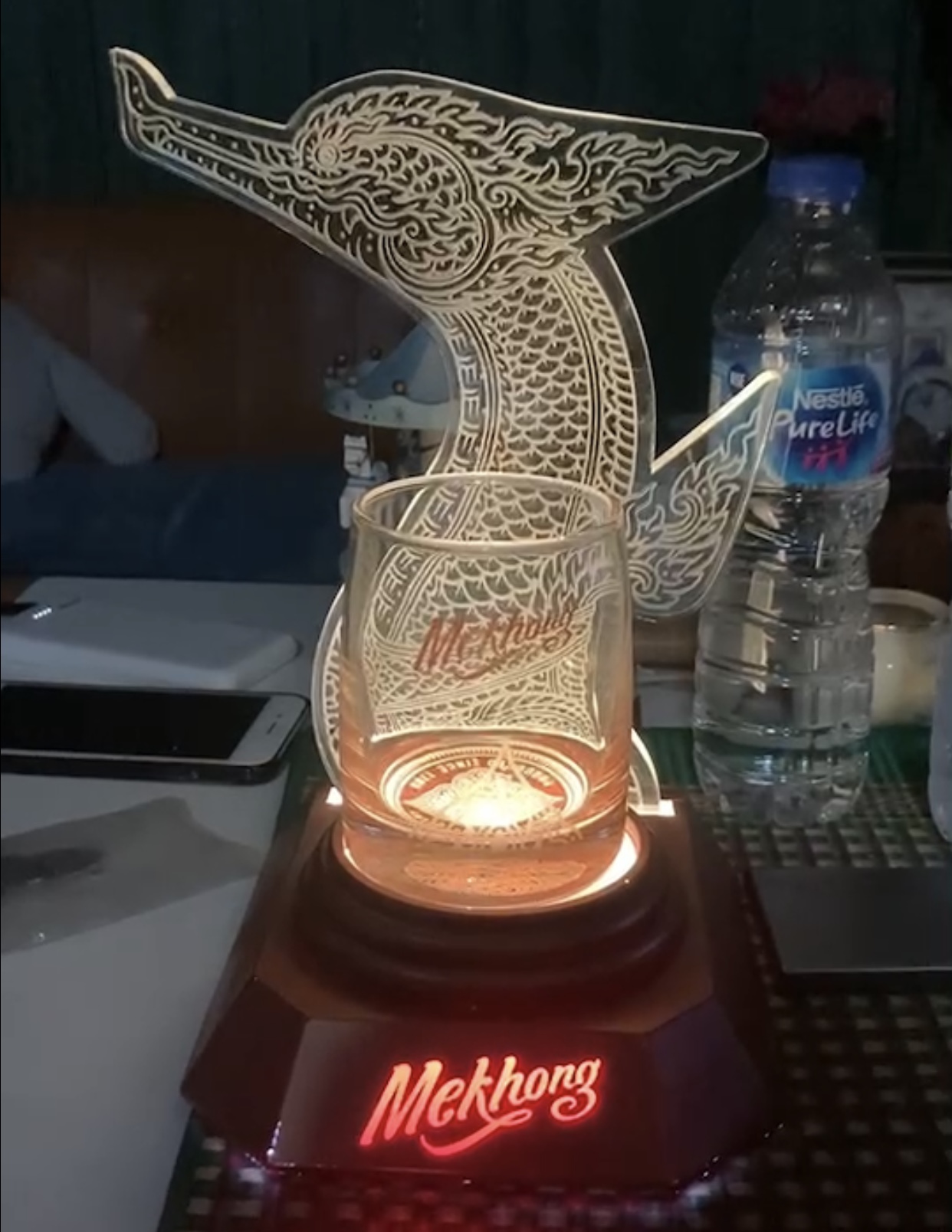 ￼Rare premium souvenir Mekhong แท่นอะคริลิคแม่โขง สะสม ตั้งโชว์ตกแต่งบ้าน