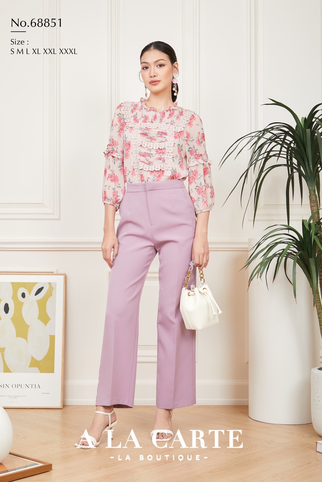 68851 🌸 A La Carte 🌸เสื้อชีฟองพิมพ์ลายดอกกุหลาบ ตีเกล็ดวางสลับแนวนอนแนวตั้ง ตัดต่อใส่เชิงทริมลายดอก แขนตัดต่อและเชื่อมด้วยการตีเกล็ดมีระบาย ทรงพองออกสวย สีดำ S,M,XL-3XL ฟ้า S ชมพู S