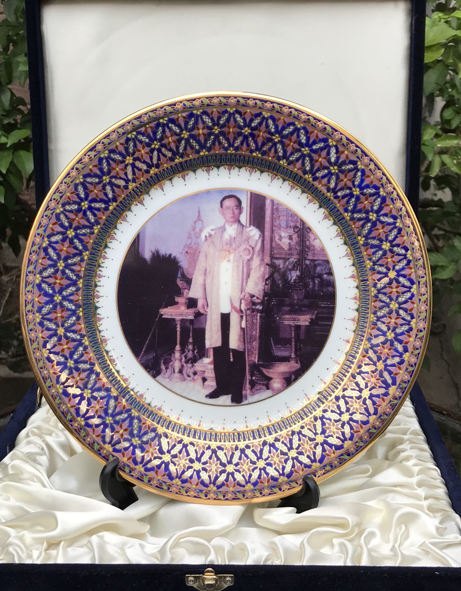 จานโชว์เบญจรงค์ ในหลวงรัชกาลที่ 9 เบญจรงค์