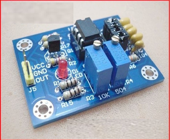 Square Wave Generator (0.07 Hz - 2 kHZ)