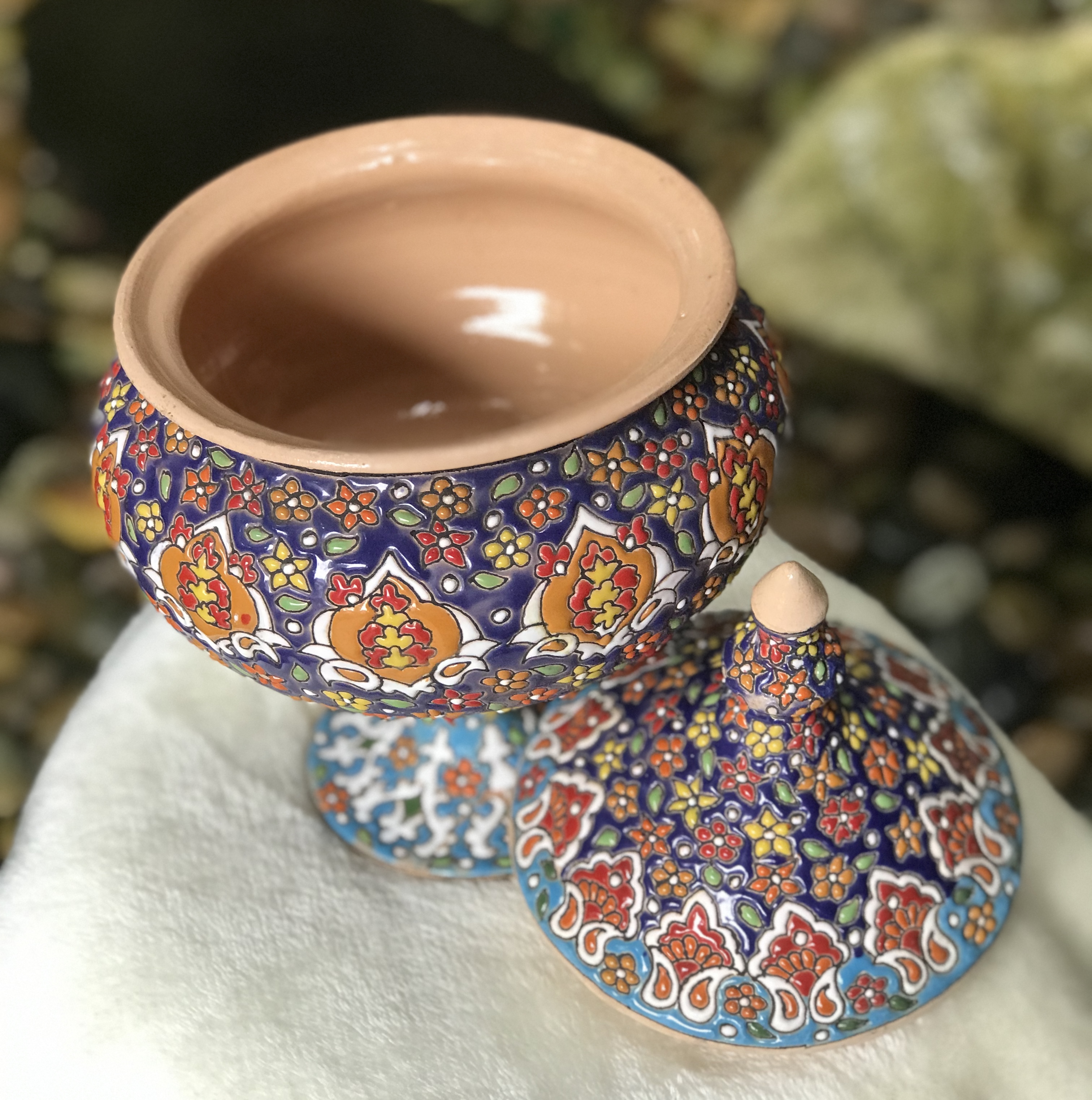 ฐานมีซ่อม โถเขียนสีลายนูนศิลปะเครื่องปั้นดินเผาตุรกี Hand Painted Enamel on Clay/Handicraft Pottery Container