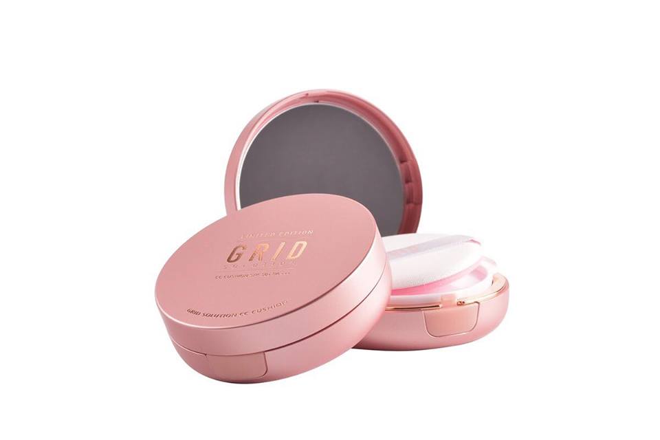 Grid Solution CC Cushion SPF50+ PA+++ กริด โซลูชั่น ซีซี คุชชั่นแป้งน้ำแร่ เกาหลี ปกปิดเนียนสนิท มี ให้เลือก 2 สี ตลับ ชมพู และ ดำ