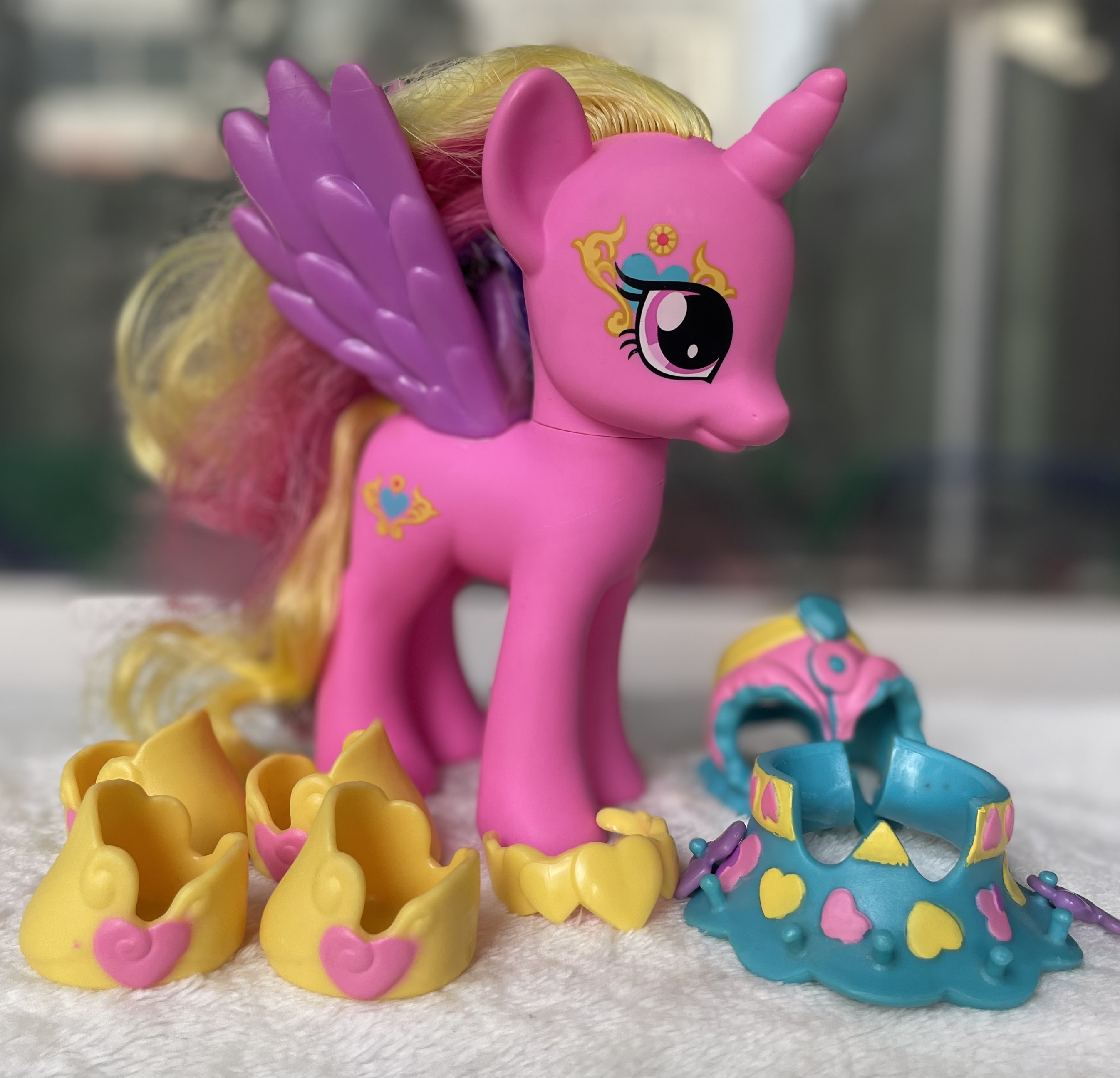 ชุด รองเท้าถอดได้ มายลิตเติ้ลโพนี่ ม้าโพนี่แท้ My Little Pony Princess Cadence 6" Figure Shirt Skirt Shoes 2010 Hasbro