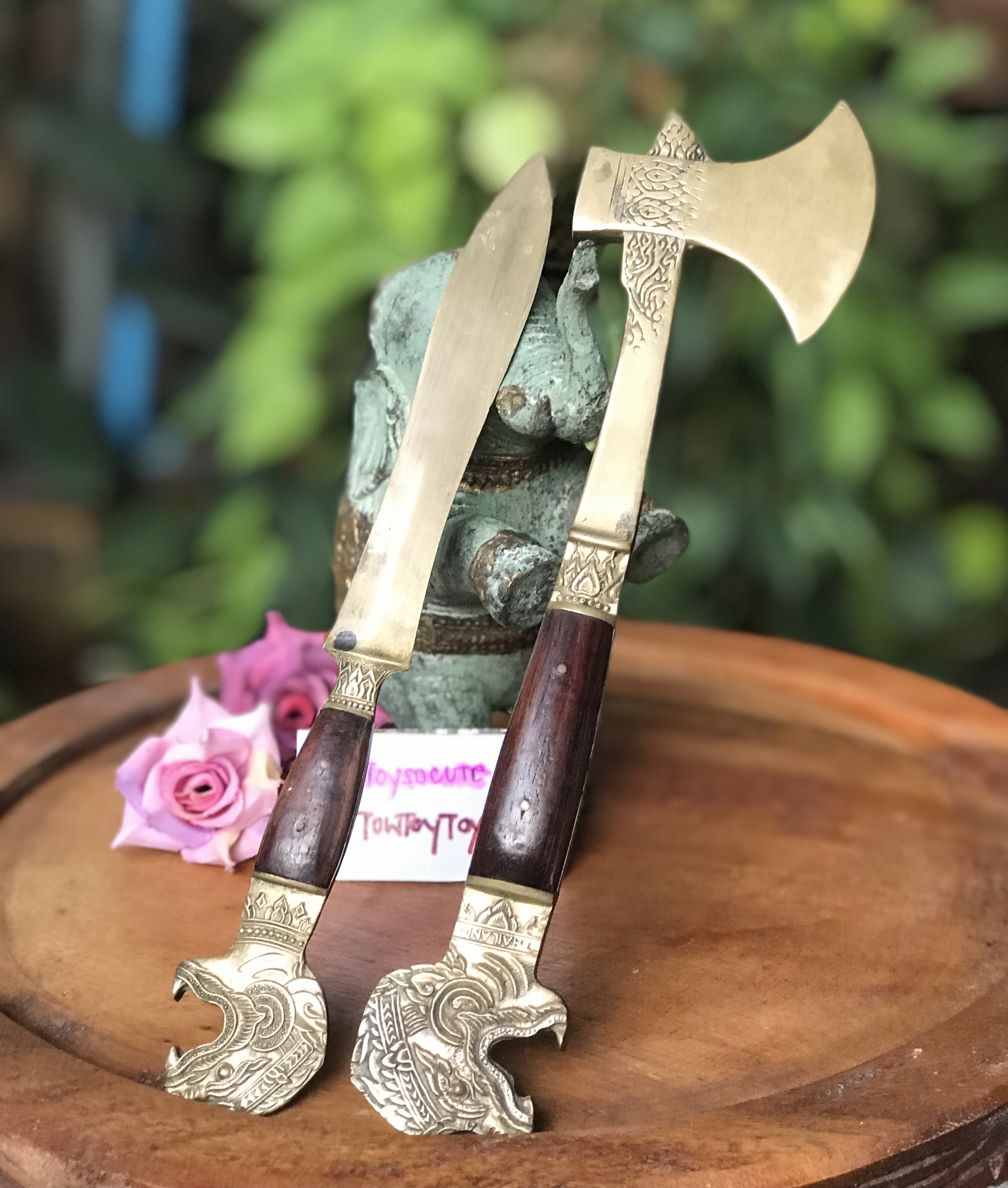 Antique Brass งานทองเหลืองเก่า ขวานทองเหลือง พระขรรค์ทองเหลือง หัวหนุมาน ด้ามไม้ ขวานทองเหลือง หัวหนุมาน ด้ามไม้