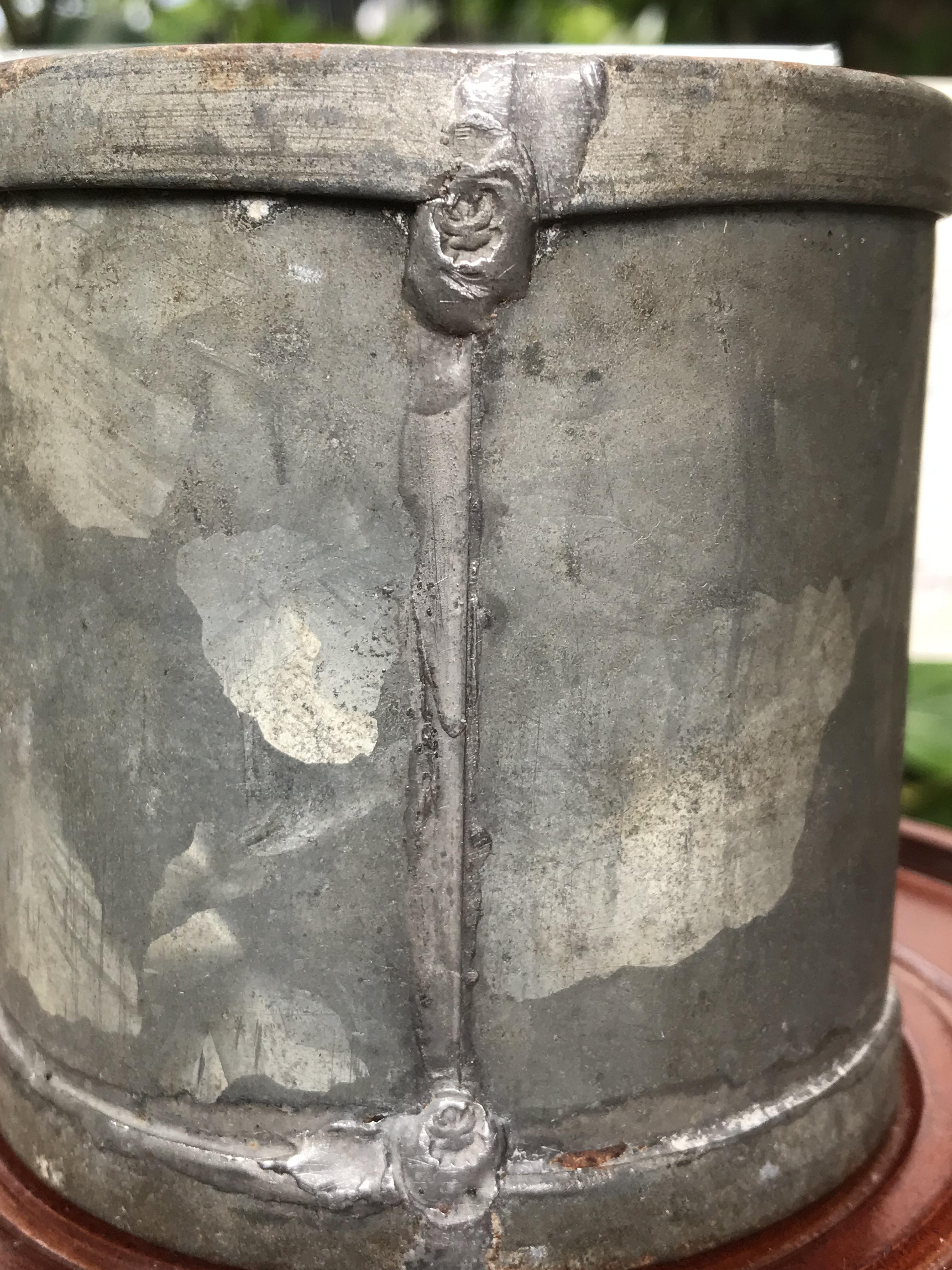 เริ่มต้น 690 บาท ของเก่าแท้ๆ ลิตรตวงข้าวสังกะสี ลิตรตวงข้าวโบราณ ขนาด 0.5 ลิตรและขนาด 1 ลิตร ตอกครุฑและเลขกำกับไม่ผุไม่รั่ว สำหรับนักสะสมแนววินเทจ แต่งบ้าน แต่งร้านกาแฟ แต่งร้านอาหาร แต่งร้านตัดผม หรืออื่นๆ