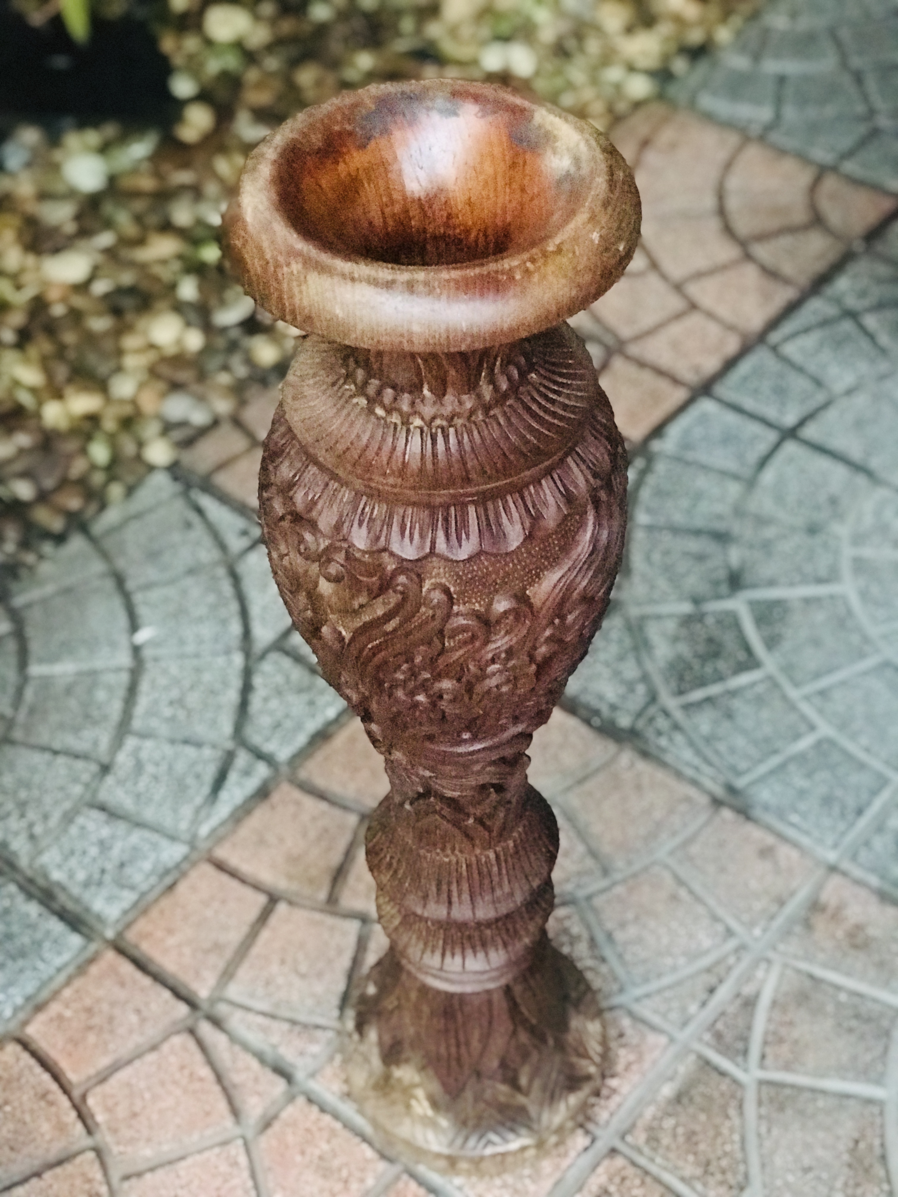 ทักสอบถามราคานะคะ งานเก่า แจกันไม้สักกลึง แกะลายมังกรพันรอบ ขนาดกว้าง 20 ซม สูง 79 ซม