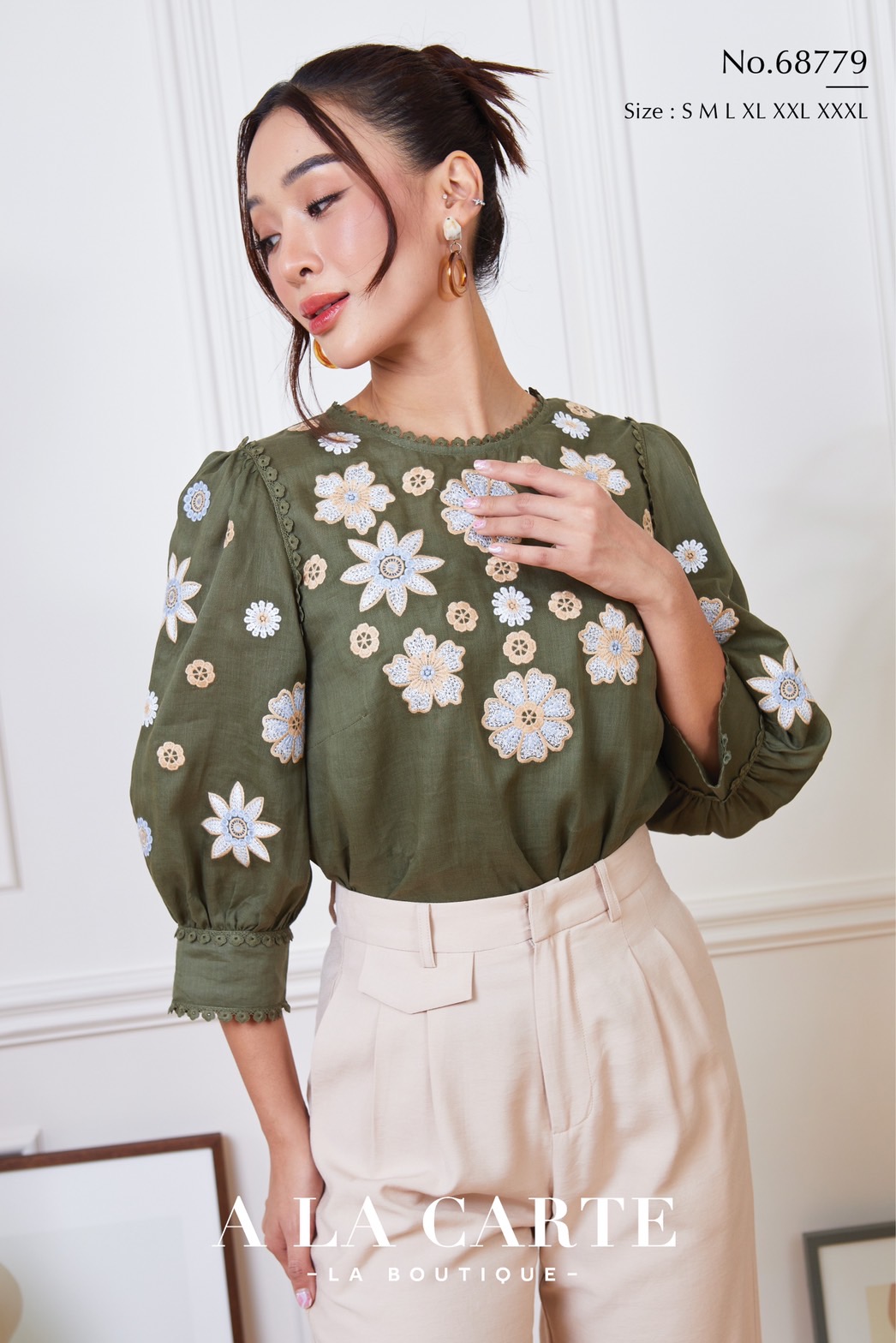 68779 🌼 เสื้อลินิน A LA CARTE แขน 3 ส่วน ผ้าเนื้อบางใส่สบาย งานปักใหม่ มีการตัดขอบดอกไม้ แต่งทริมดอกไม้ สวยหรู สีเขียว S,2XL-3XL สีครีม 2XL