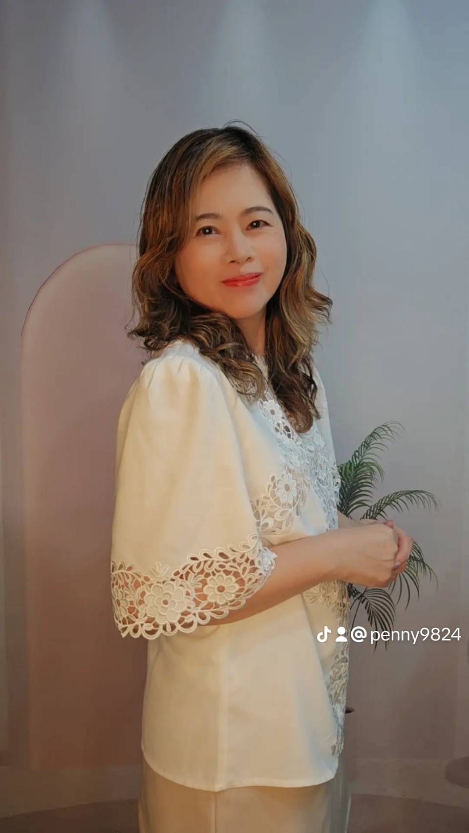 69683 เสื้อ A La Carte เครปเนื้อนุ่ม คอกลม แขนสั้นทรงแฟร์ งานปักฉลุเซาะทอลูกไม้ มีซับใน by PENNY CLOTH 888
