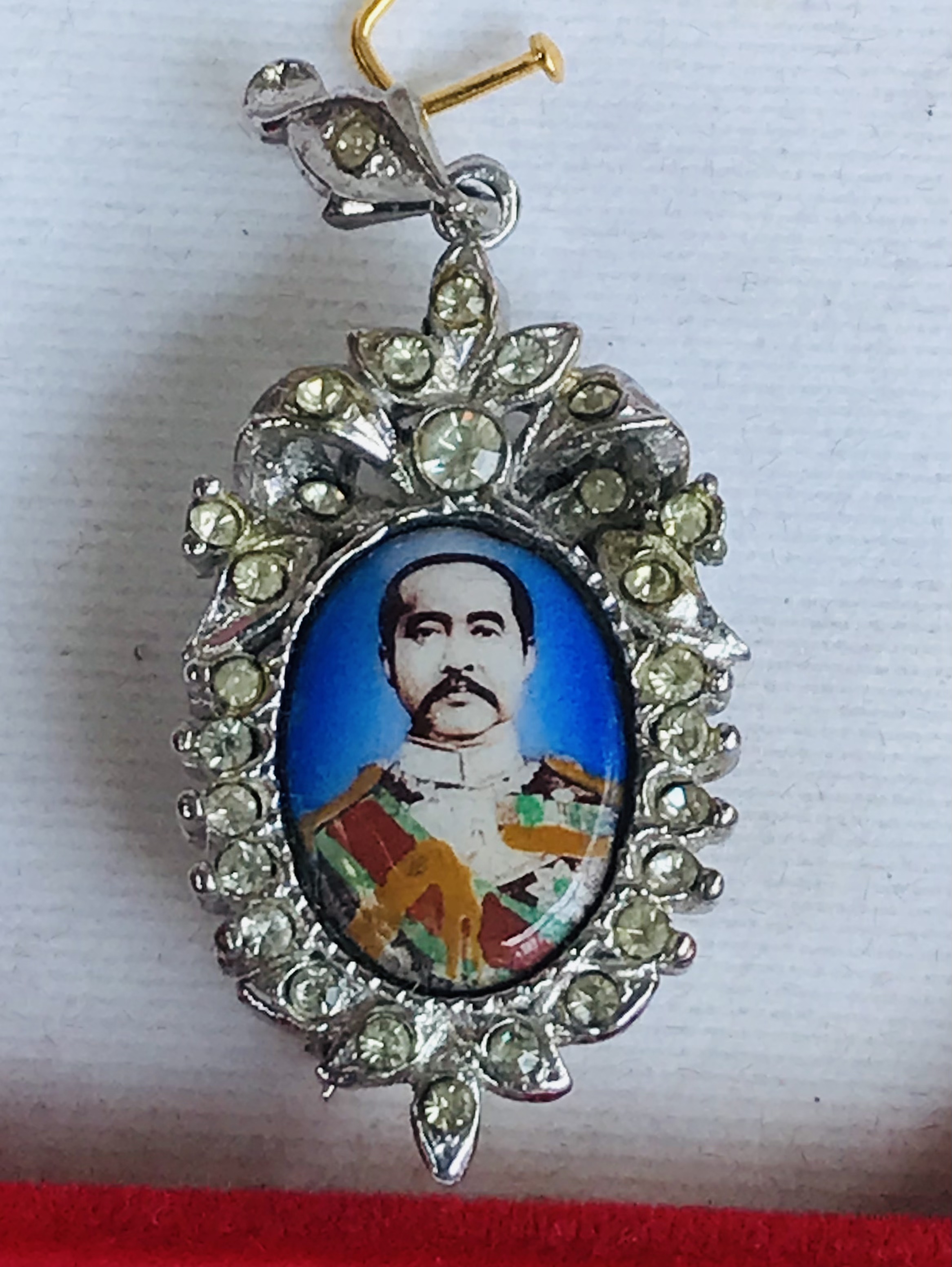 ราคาเริ่มต้น 390 บาท จี้ ล็อกเก็ต Locket เข็มกลัดกะไหล่เงิน รัชกาลที่ 5 เสด็จพ่อ ร.5 หลังยันต์ห้า เหมาะใส่ขึ้นคอจะเป็นสิริมงคลอย่างยิ่ง. สภาพสวยหายากค่ะ