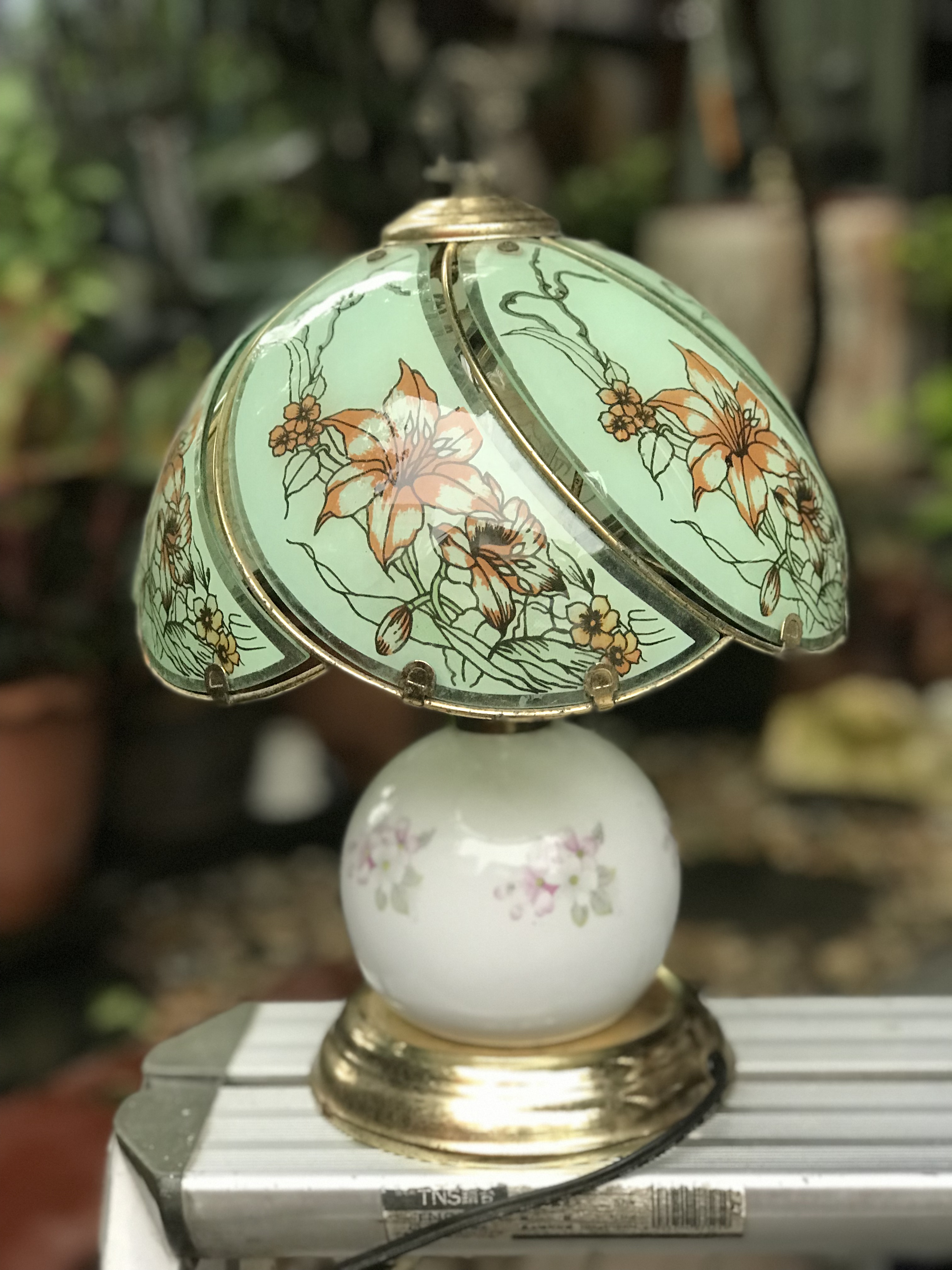 ของเก่าใช้งานได้ปกติ โคมไฟนาฬิกาตั้งโต๊ะ โคมไฟโบราณ โคมไฟวินเทจ ไม่แตก ไม่หัก ฐานด้านล่างไม่มีฝาครอบ สำหรับแต่งบ้าน คอนโด ร้านอาหาร ร้านกาแฟ แนววินเทจ ขนาดกว้าง 10 นิ้ว สูง 14 นิ้ว