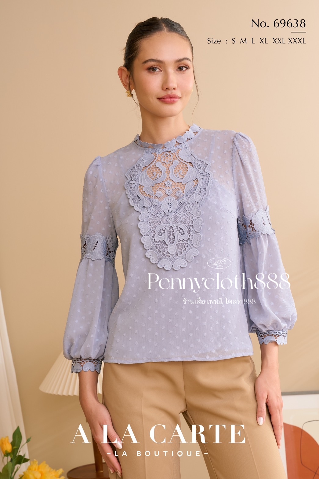 69638 เสื้อ Alacarte ชีฟองลายจุดในตัว คอกลม แต่งลูกไม้ช่วงอก มีซับใน แขน 3 ส่วนตัดต่อลูกไม้ สวยหรู