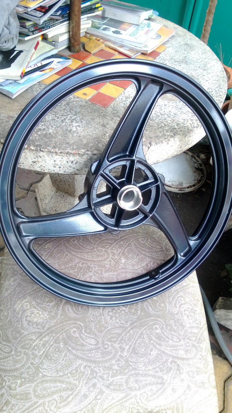 วงล้อแม็ก หน้า Kawasaki ZX 150 แท้