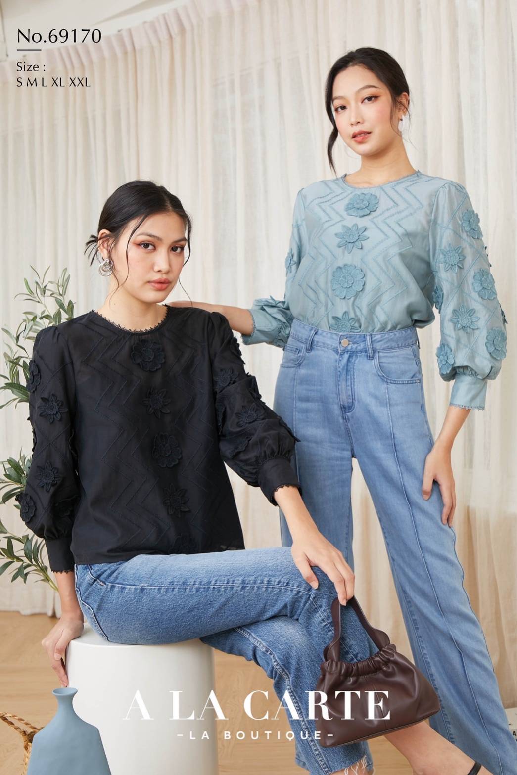 69170 เสื้อ🌸A La Carte💐เนื้อผ้าเป็นชีฟองซิลค์เนื้อเนียนสวยใส่สบาย มีซับใน งานปักดอกป๊อปอัพ ทอออกมาเป็นดอกกดทับลงบนตัวเสื้อเป็นดีเทลให้ดูมีมิติ แขนยาว ปักดอกทั้งแขน🦚สีขาว M,XL ดำ S,2XL ส้ม M,2XL ฟ้าอมเขียว S,M,XL,2XL
