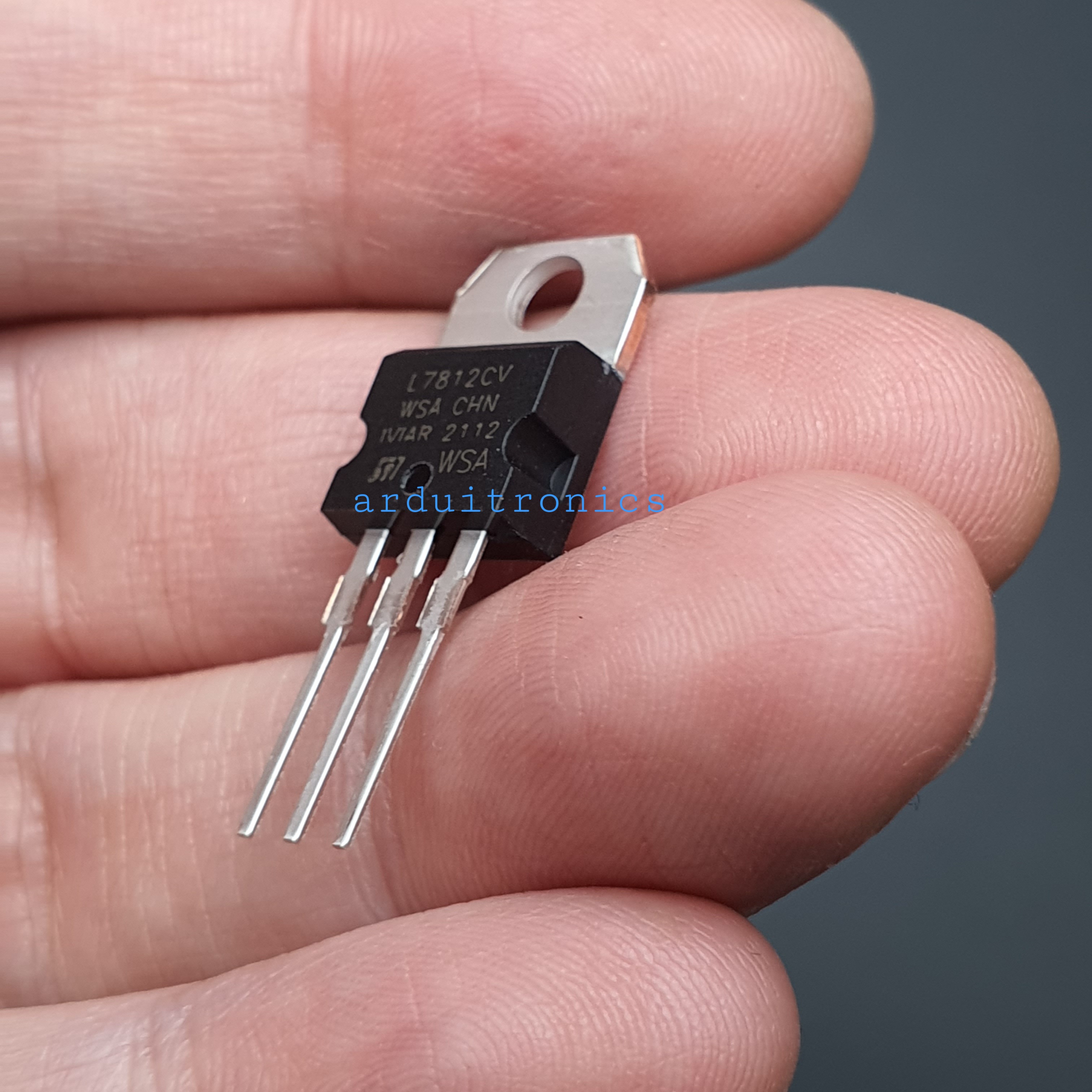 L7812V STmicroelectronic (1ชิ้น)