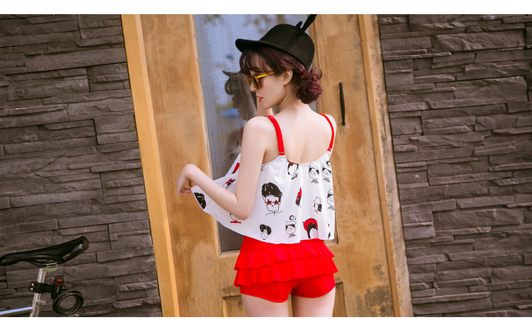 ***พรีออเดอร์***บิกินี่ชุดว่ายน้ำทูพีซ two-pieces สีขาวแดงลายการ์ตูนสีดำ สดใสน่ารักรับลมทะเล สวยเหมือนแบบค่ะ