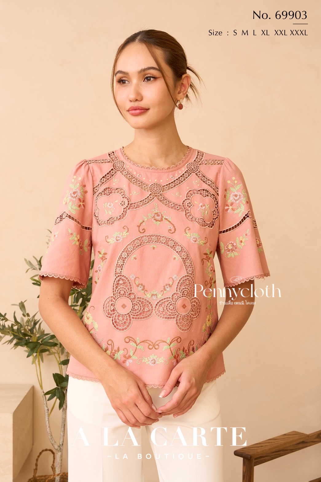 A La Carte เสื้อรุ่นใหม่ รหัส 69903 ลินินผสมคอตตอน คอกลม แขนสั้นแฟร์ งานปัก ทอลูกไม้ by PENNY CLOTH