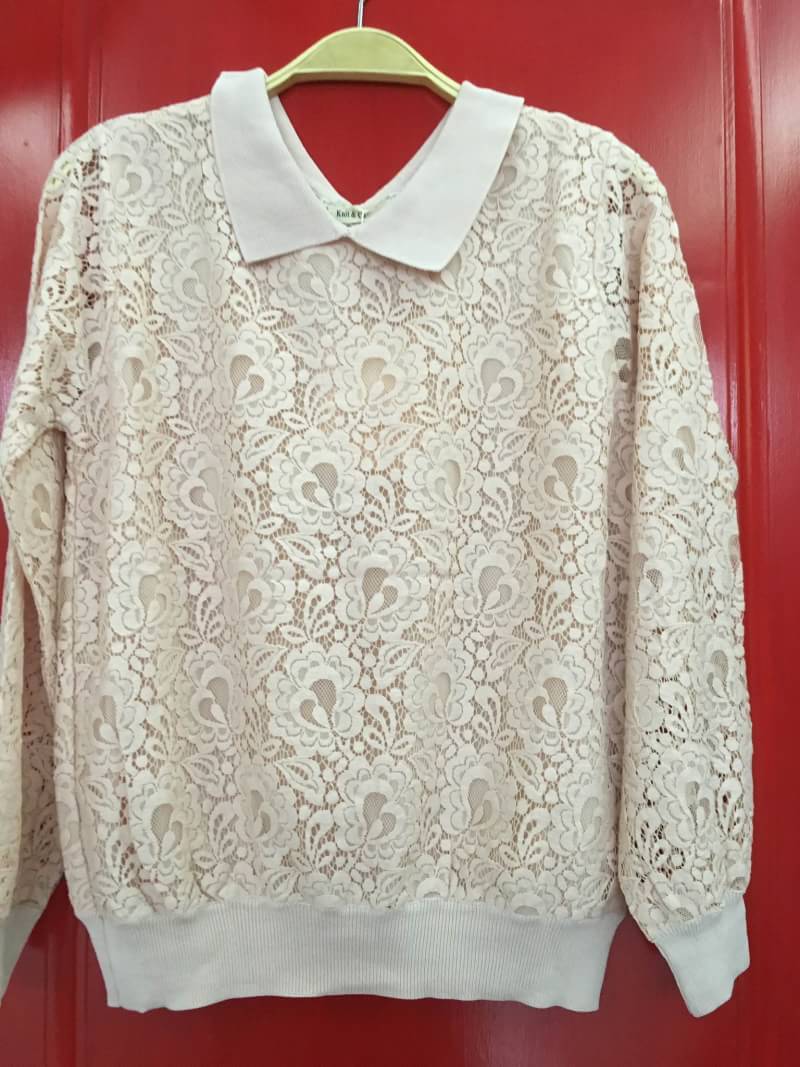 เสื้อแฟชั่นผ้าลูกไม้ Knit&Co คอปกแขนยาวเอวจั้ม มีซับในตัว ผ้าไม่หนาค่ะ สินค้าพร้อมส่ง สีชมพู ค่ะ