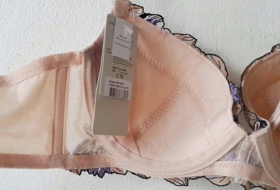 เสื้อชั้นในสตรีไทรอัมพ์