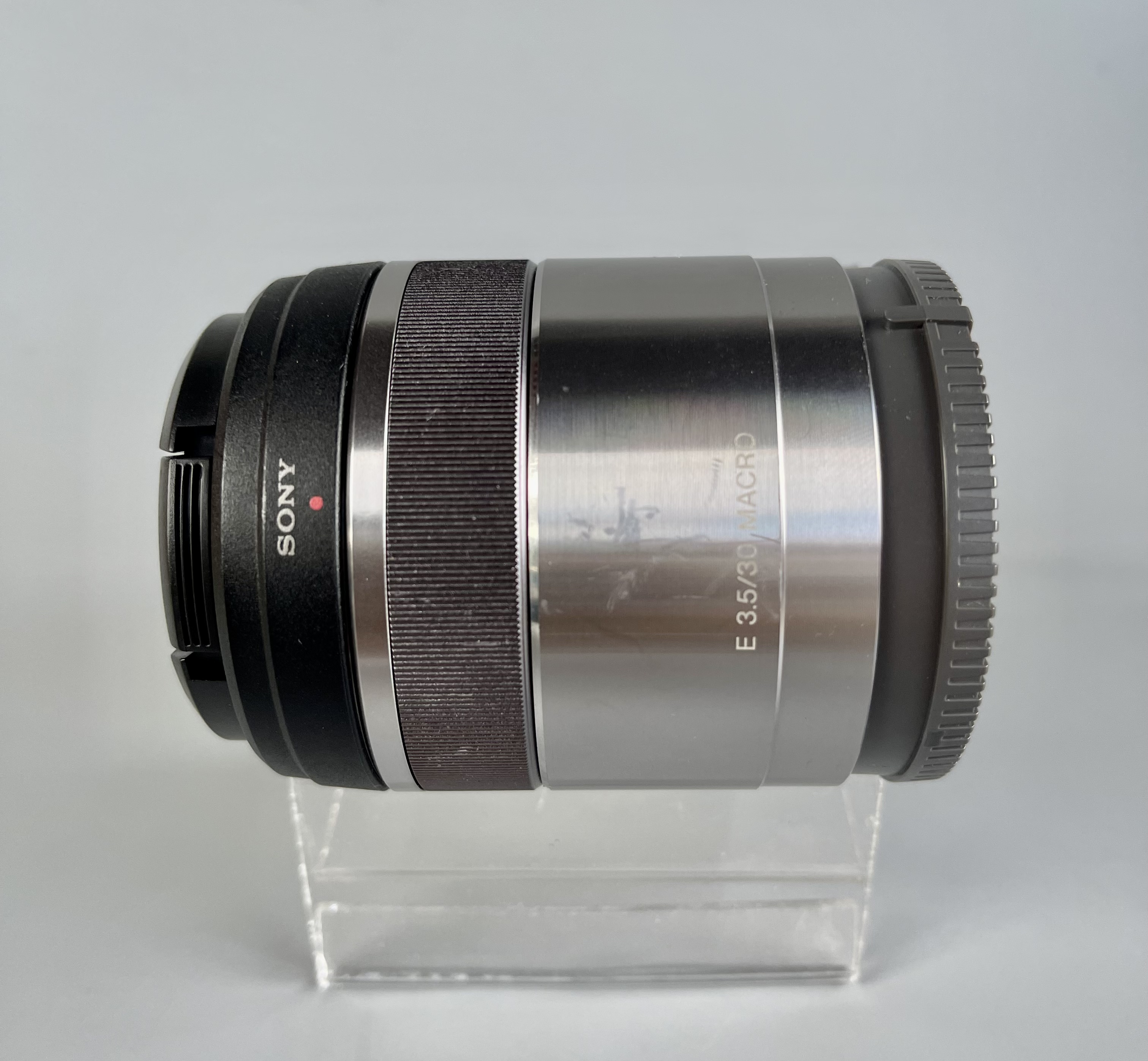 เลนส์ Sony E 30 มม. F3.5 มาโคร มองโลกอย่างใกล้ชิด