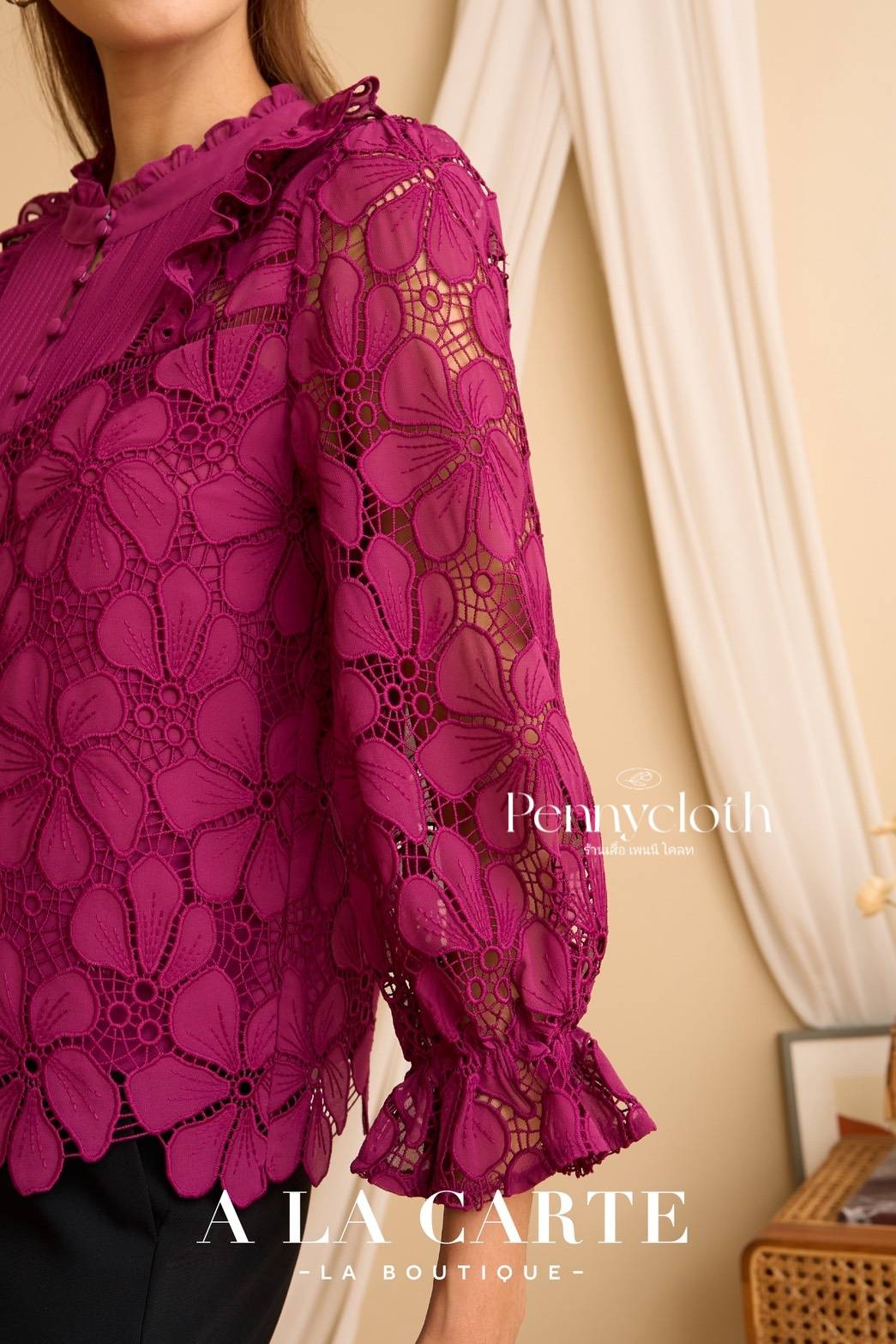 A La Carte เสื้อลูกไม้รุ่นใหม่ งานปักฉลุเซาะ ผ้าชีฟอง คอกลม แขน 4 ส่วน รหัส 69909