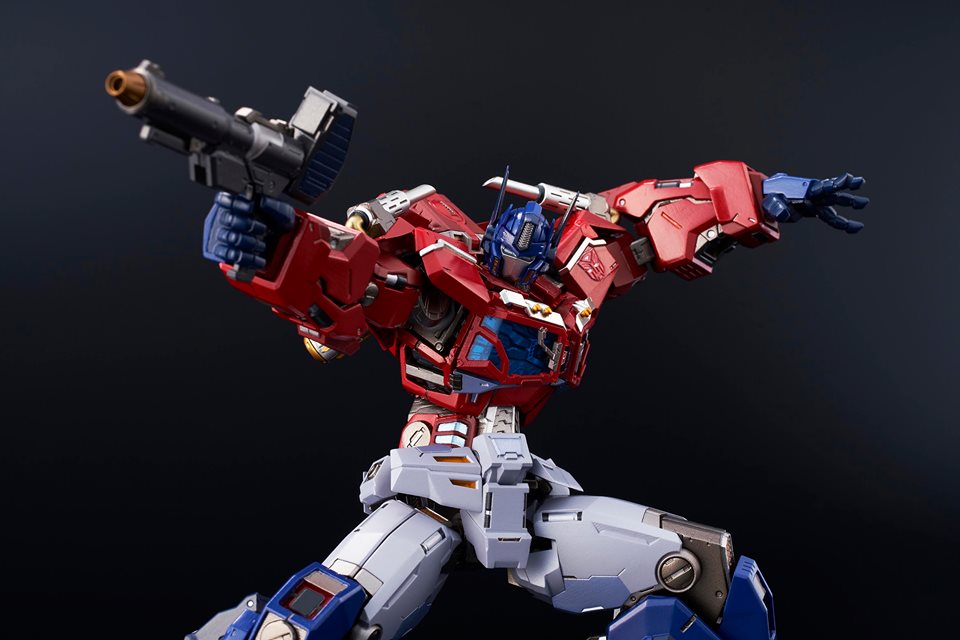 "Pre-Order" Kuro Kara Kuri Optimus Prime