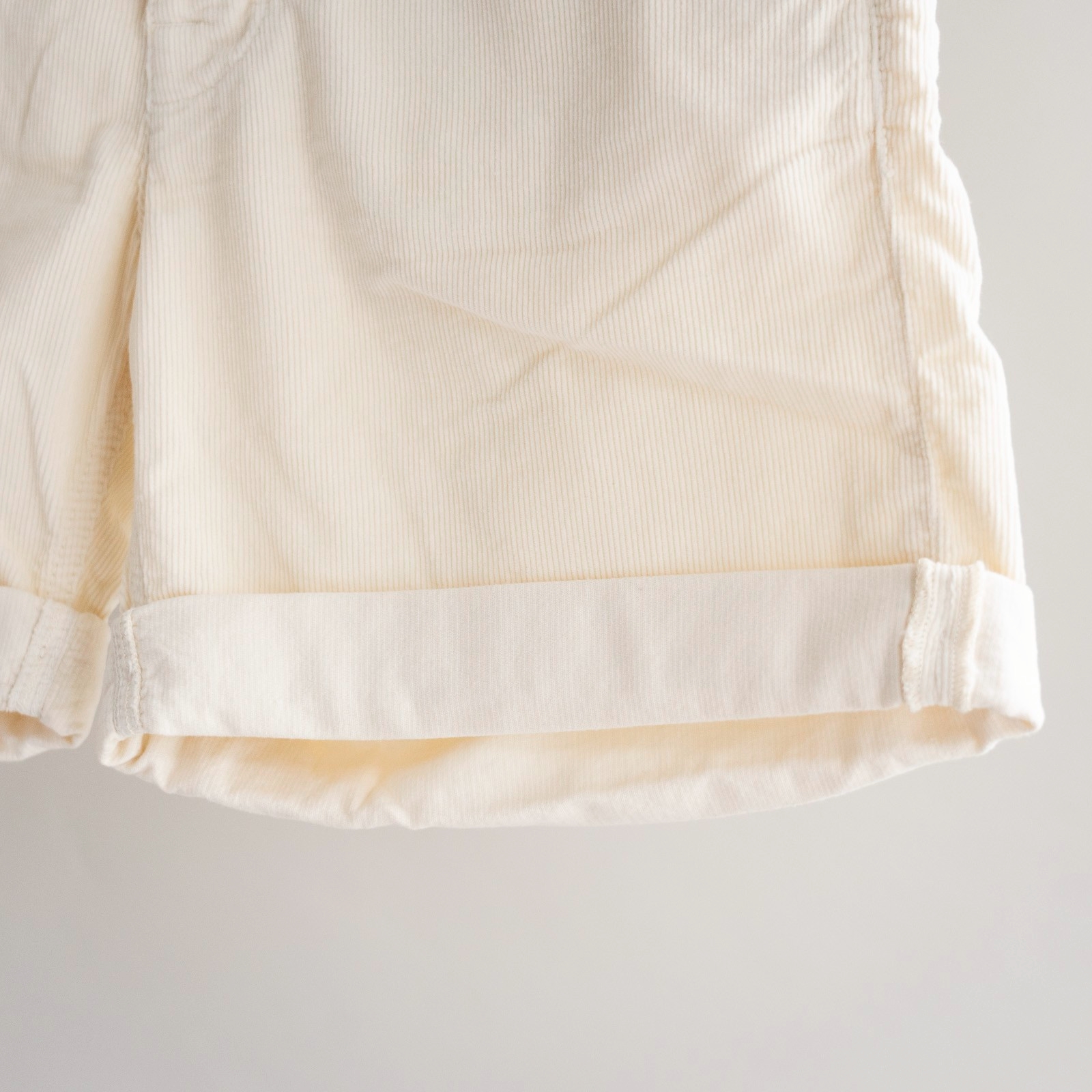Luke Shorts Cord – สี Dusty White