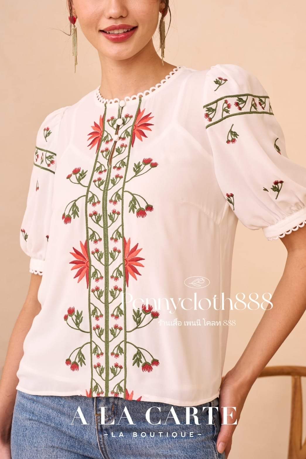 69648 เสื้อ Alacarte ชีฟองแขนสั้น คอกลมแต่งทริม งานปัก placement มีซับใน สวยหรู