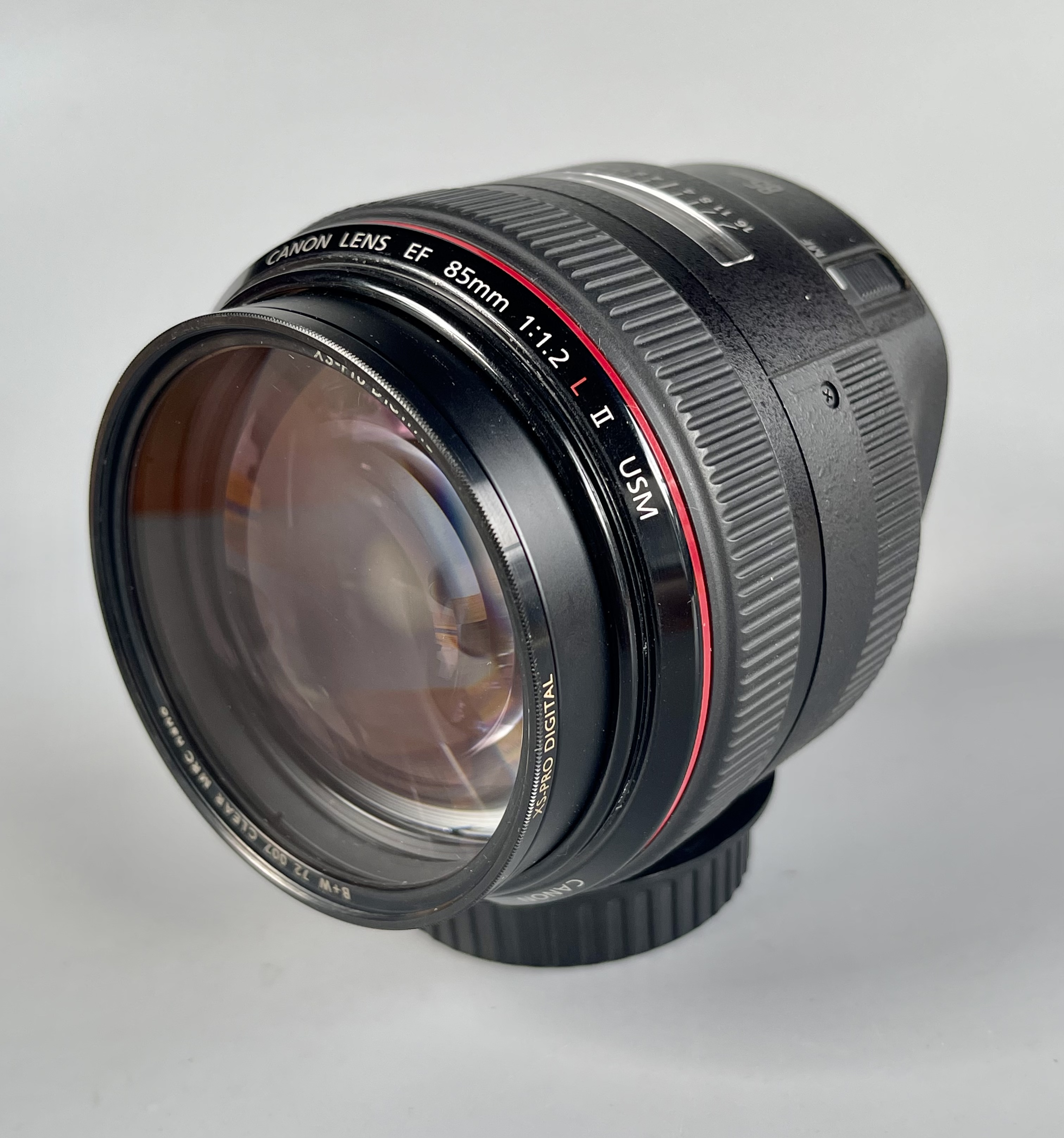 Canon EF 85mm F1.2L II USM Professional L-series สำหรับการถ่ายภาพในที่แสงน้อยและการถ่ายภาพบุคคลอย่างสร้างสรรค์