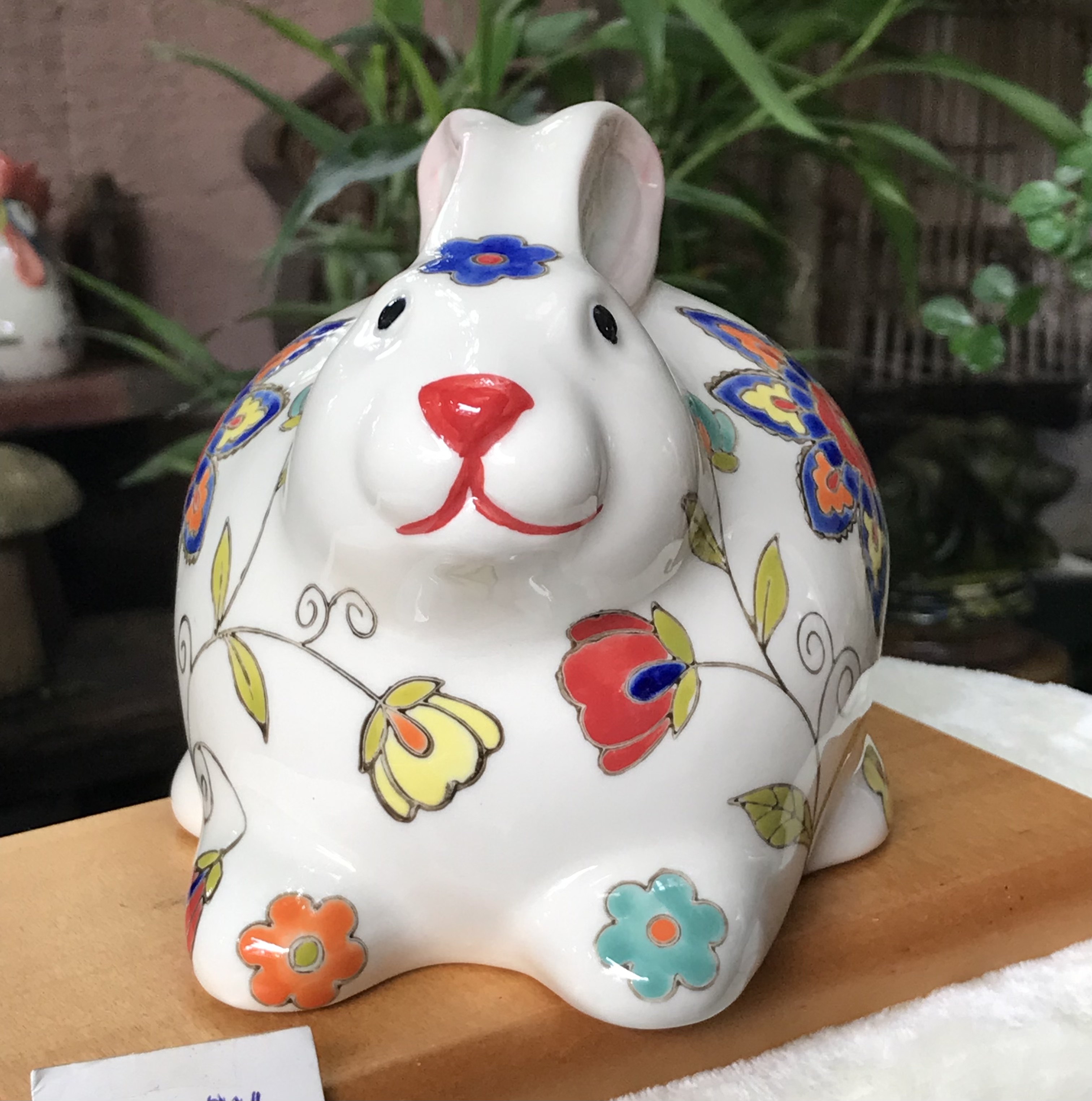 Ceramic Floral Bunny Rabbit Hand-Painted rabbit piggy bank ออมสินกระต่ายเซรามิค เขียนสีลวดลายดอกไม้ ตั้งโชว์ตกแต่งบ้าน