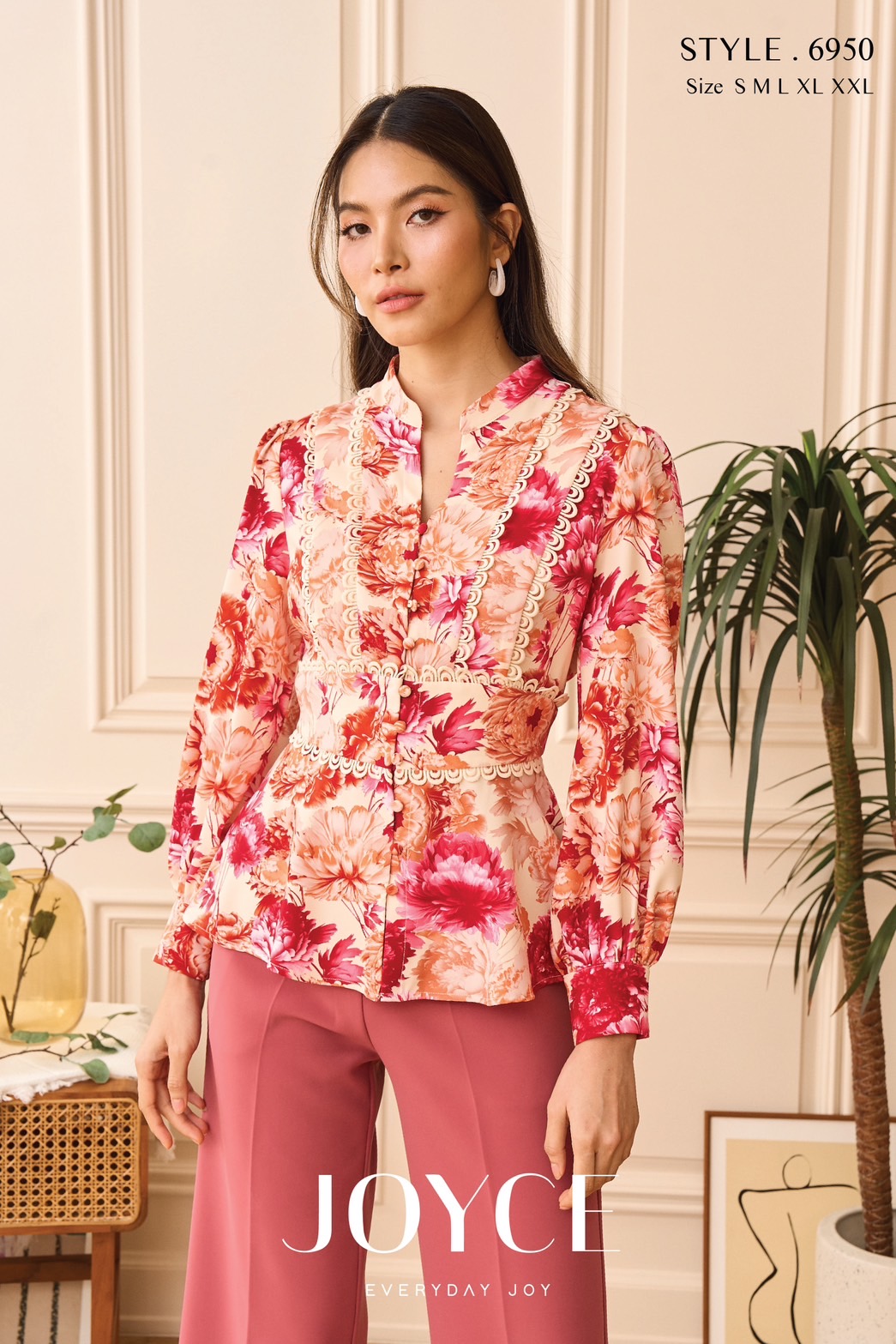 6950 เสื้อ Joyce เบลาส์ผ้าจอร์เจียพิมพ์ลาย แขนยาว คอกลมผ่าวี คัทติ้งทรงเข้ารูป แต่งทริม ซิปหลัง สวมใส่ง่าย ไม่มีซับใน