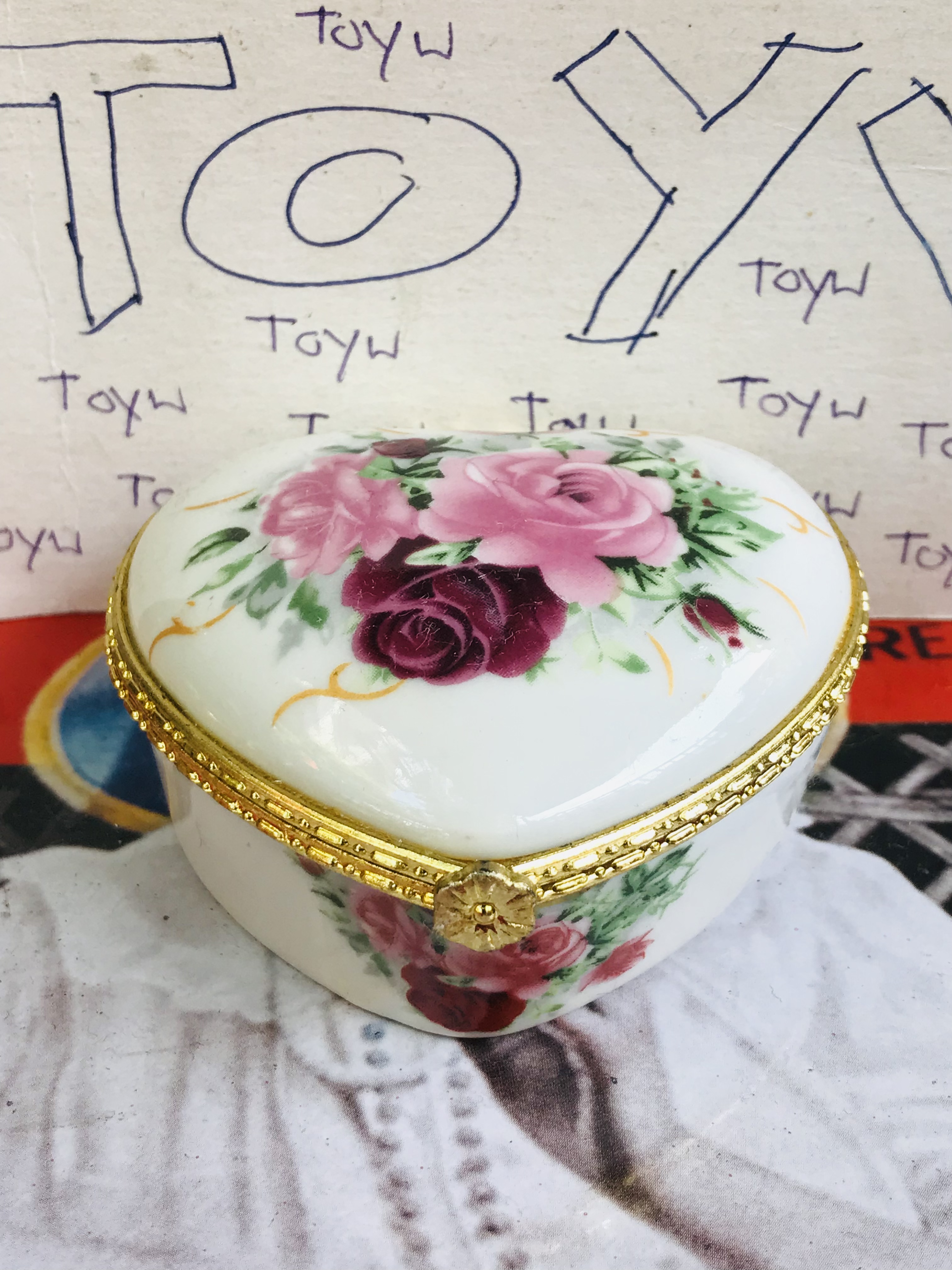 เริ่มต้น 120 บาท เก็บเก่า งานวินเทจตลับเซรามิค คละแบบคละลายคละขนาด ใส่ของใส่ยา ใ่ส่เครื่องประดับชิ้นเล็กๆ และของรักษ์อื่นๆ