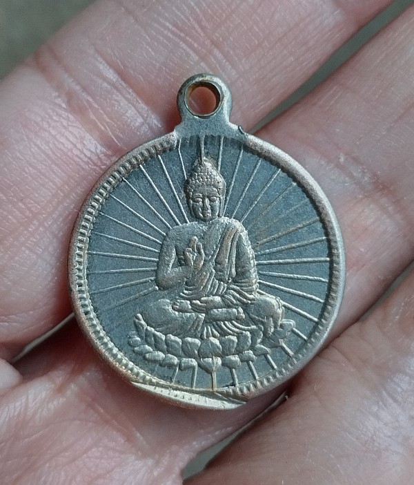 พระพุทธเจ้า หลังเจดีย์พุทธคยา ประเทศอินเดีย