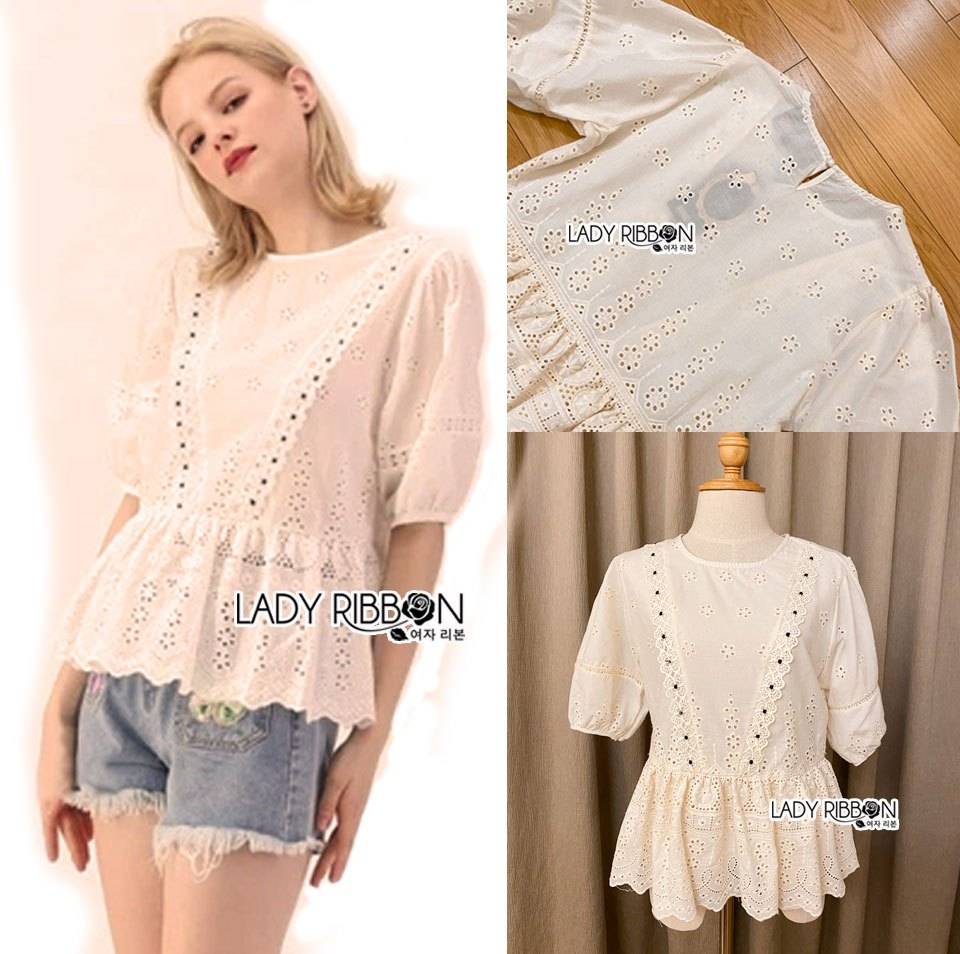 เสื้อคอตตอนลูกไม้ฉลุลายสวยทั้งตัว ช่วงตัวเสื้อเป็นงานดีไซน์ระบายลูกไม้แต่งจุดสีดำเป็นเกสรดอกไม้ ยาวเฉียงเป็นแถบจากช่วงไหล่ลงมาถึงช่วงเอว สีครีม S 36-38" , M 38-40"