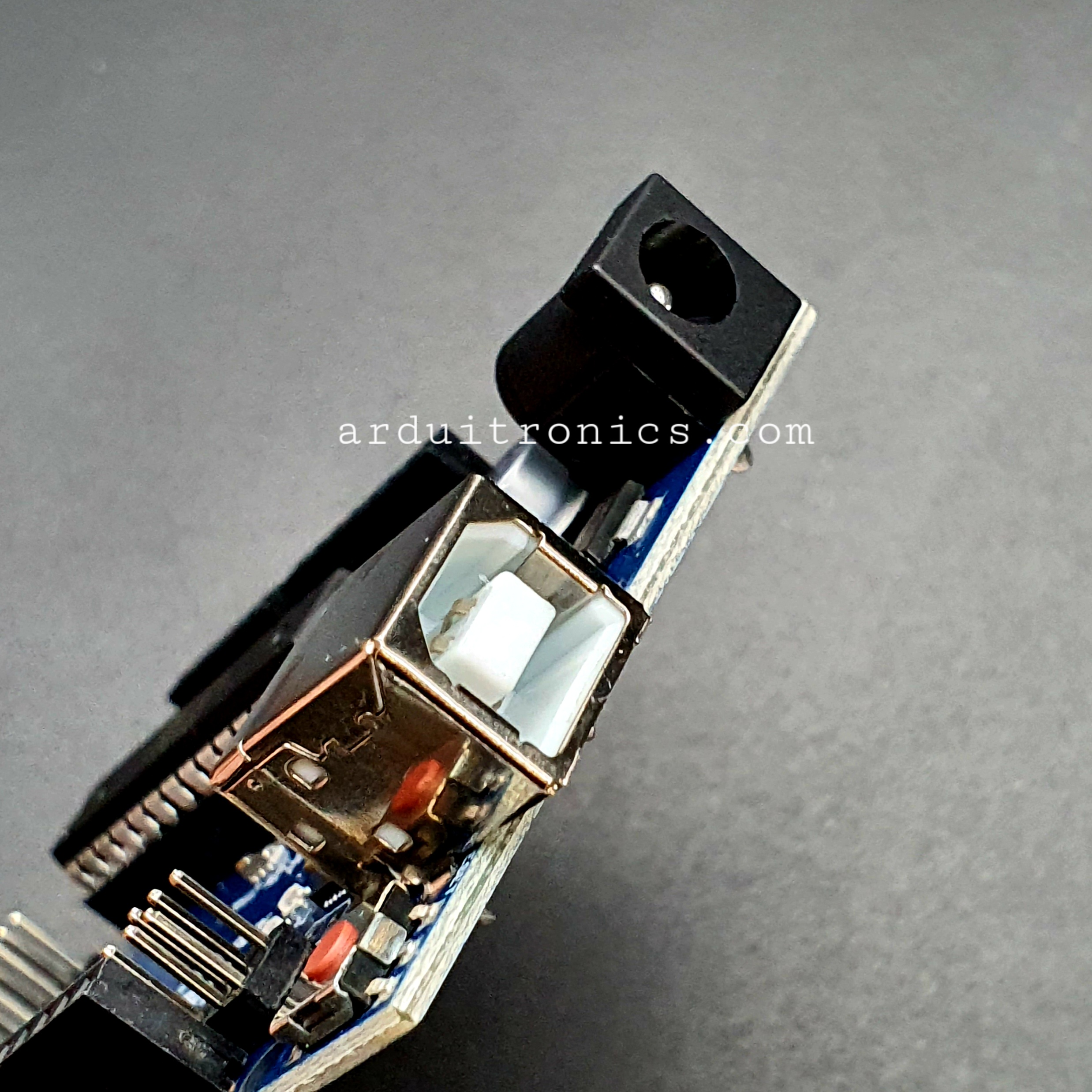 Arduino UNO R3 + Free USB Cable