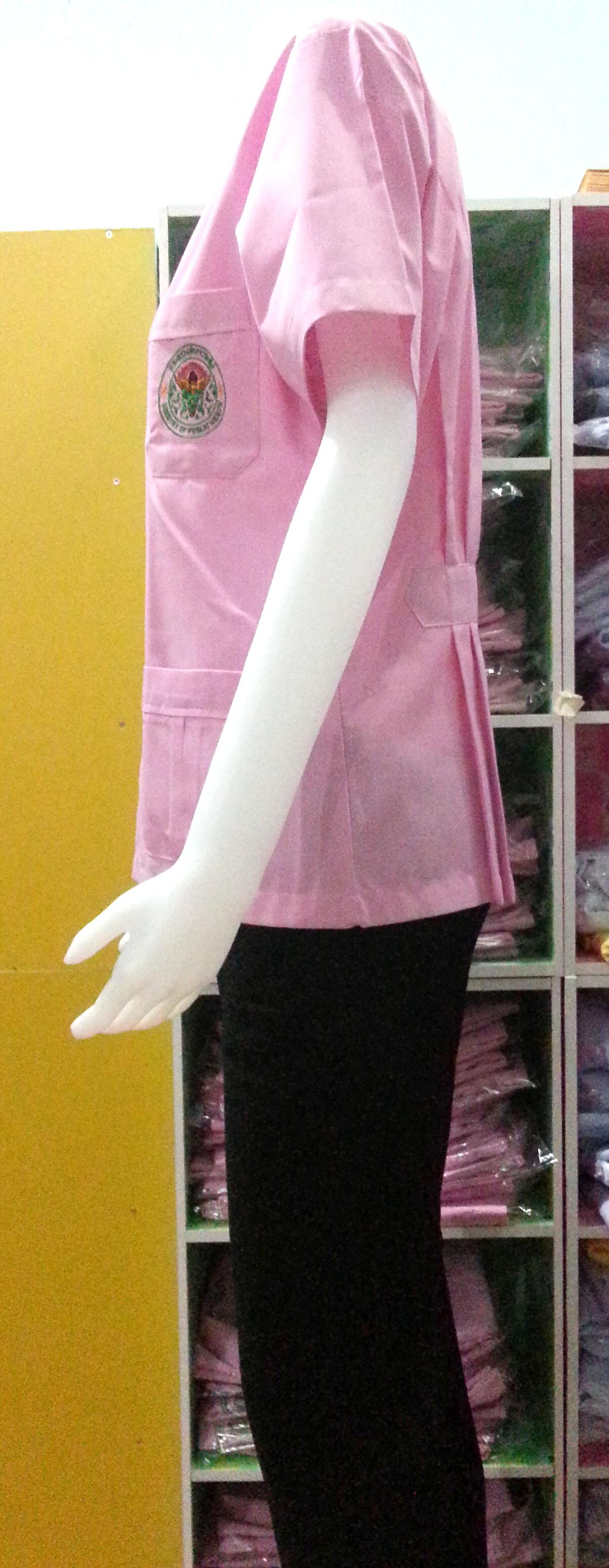 เสื้อริ้วชมพูขาว คอบัวแหลม ผู้หญิง ปักกระทรวงสาธารณสุข